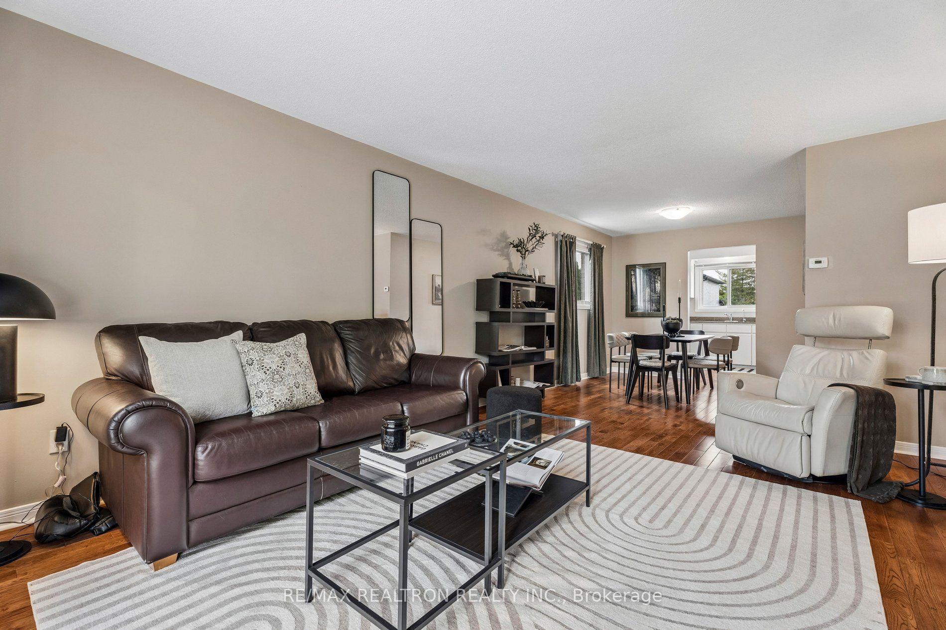 Photo 8 of 596 Brooks Howard Court, Newmarket, Bristol-London — HOMEH