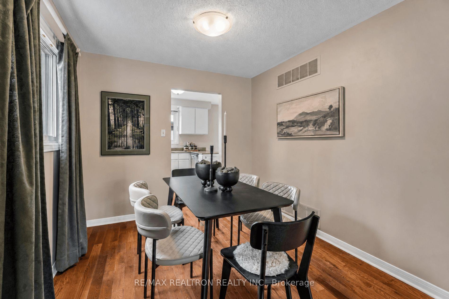 Photo 12 of 596 Brooks Howard Court, Newmarket, Bristol-London — HOMEH