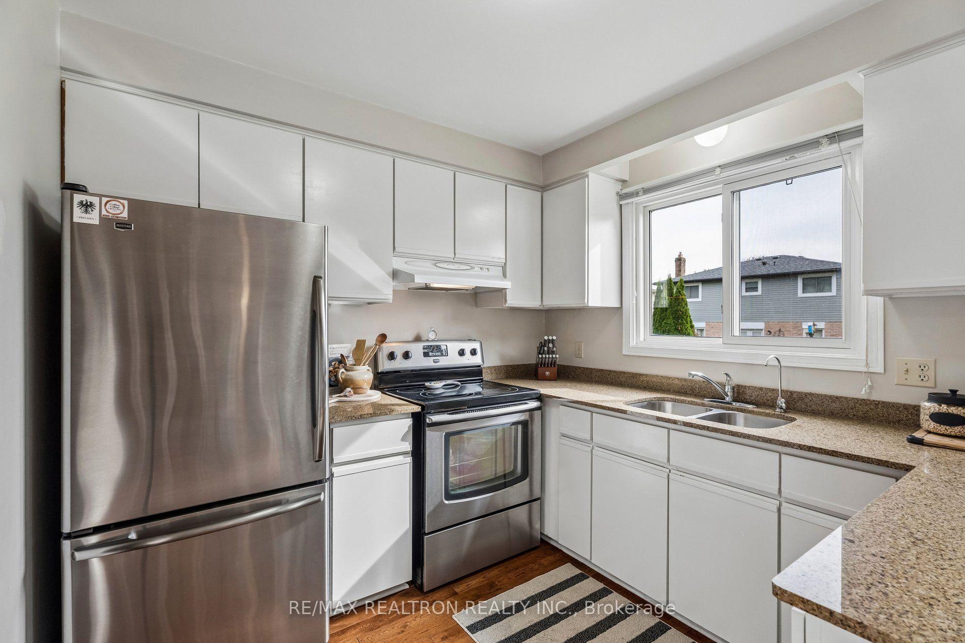 Photo 19 of 596 Brooks Howard Court, Newmarket, Bristol-London — HOMEH