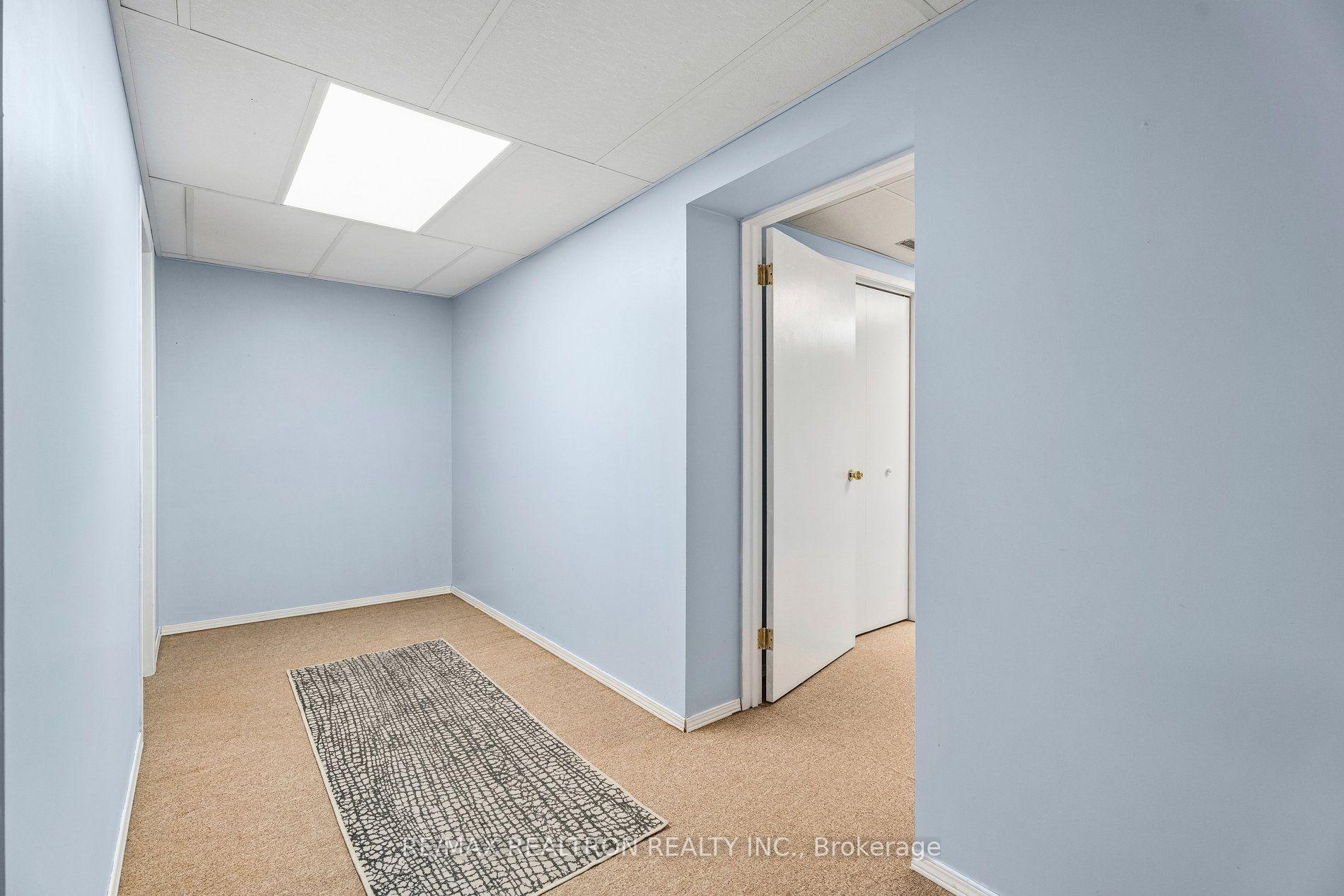 Photo 43 of 596 Brooks Howard Court, Newmarket, Bristol-London — HOMEH