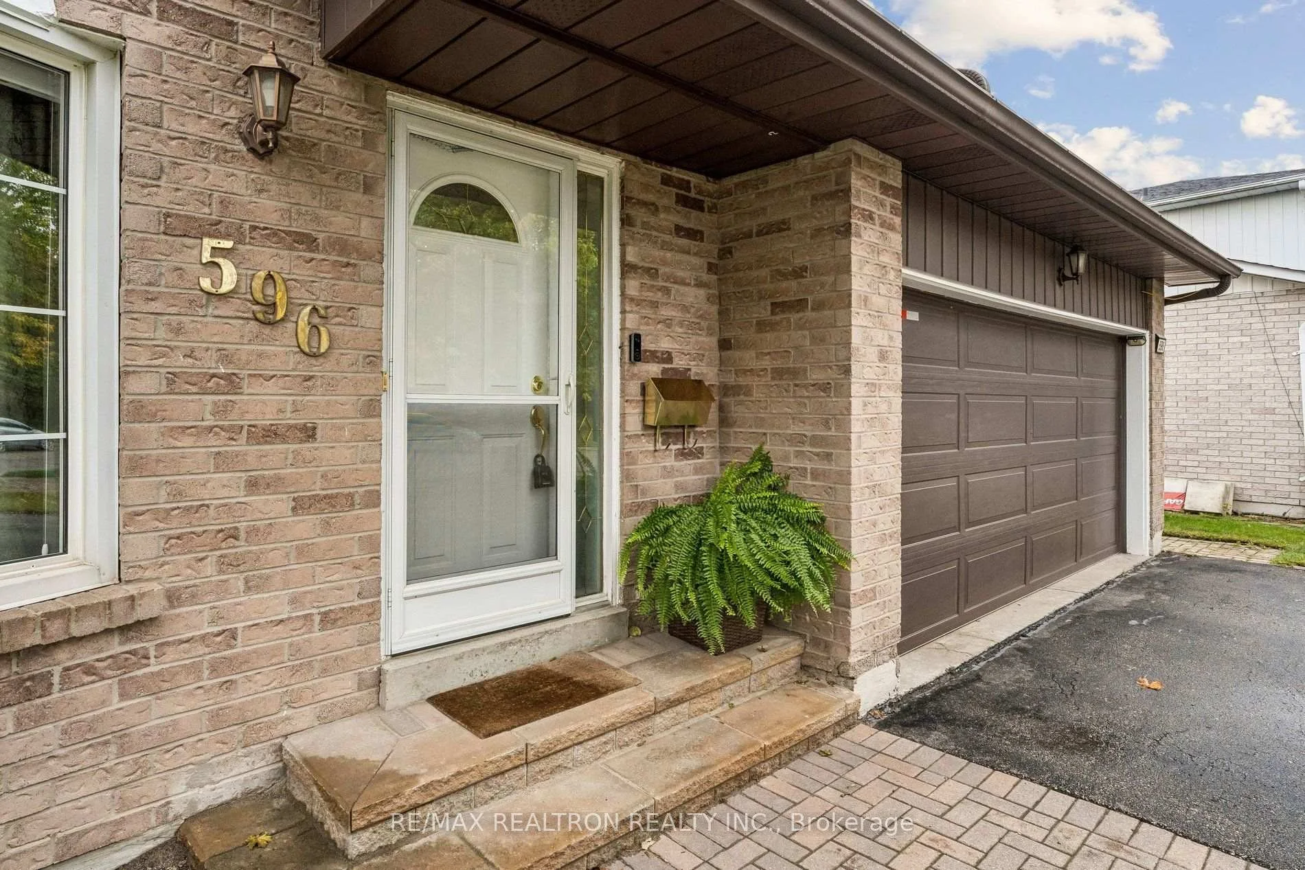 Photo 5 of 596 Brooks Howard Court, Newmarket, Bristol-London — HOMEH