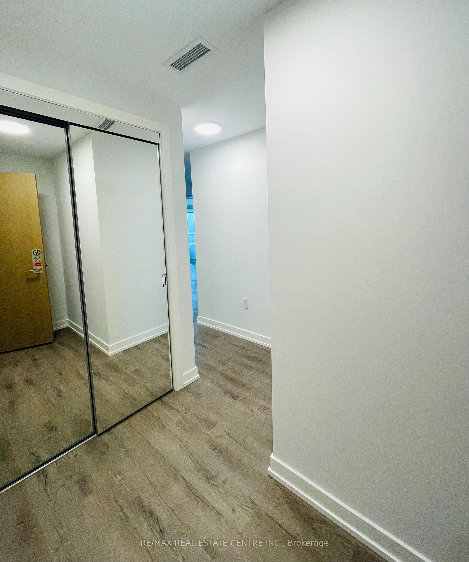 Photo 10 of Unit 1102, 21 Meadowvale Road, Vaughan, Vaughan Corporate Centre — HOMEH