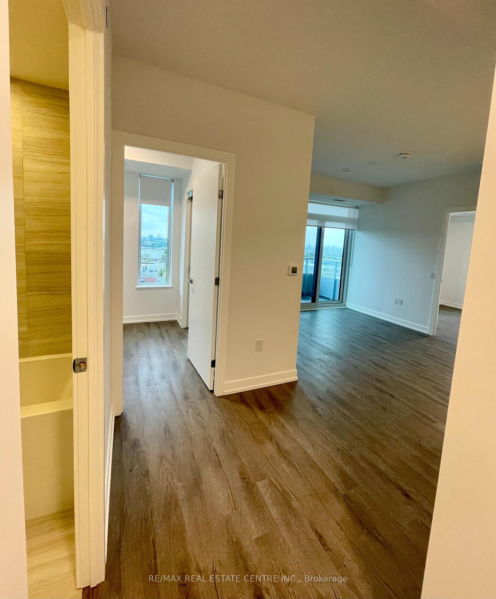 Photo 17 of Unit 1102, 21 Meadowvale Road, Vaughan, Vaughan Corporate Centre — HOMEH
