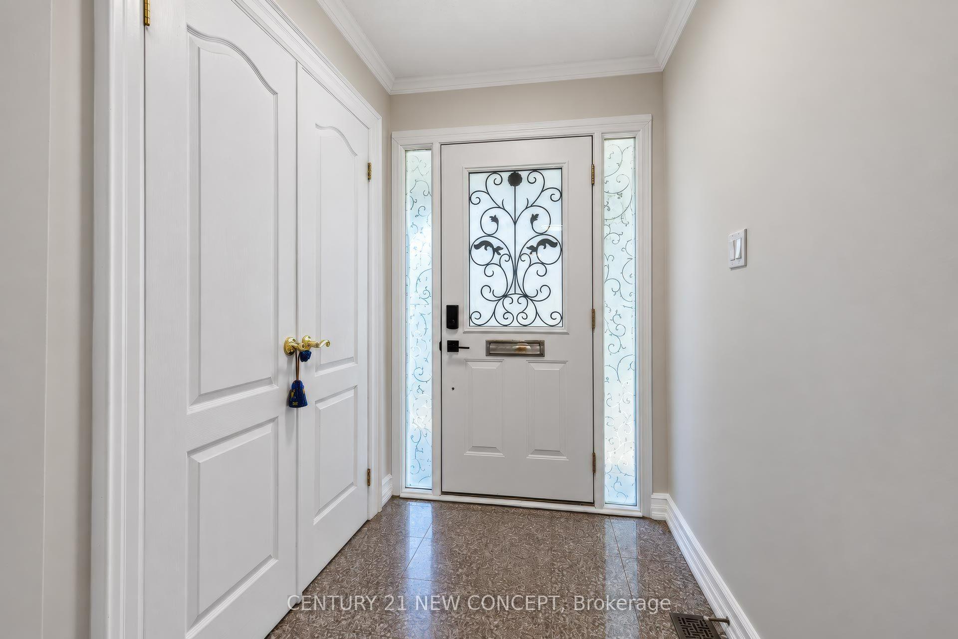 Photo 2 of 82 Keyworth Trail, Scarborough, Agincourt South-Malvern West — HOMEH