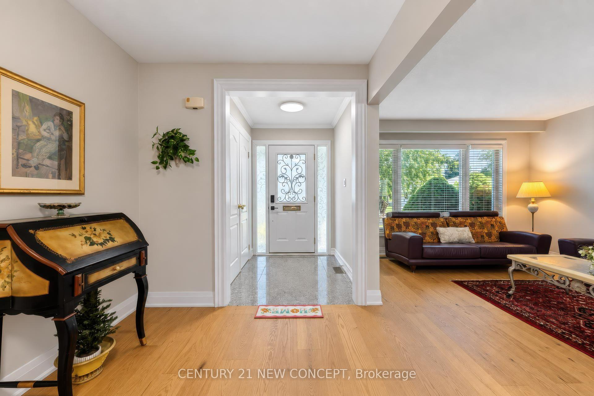Photo 3 of 82 Keyworth Trail, Scarborough, Agincourt South-Malvern West — HOMEH