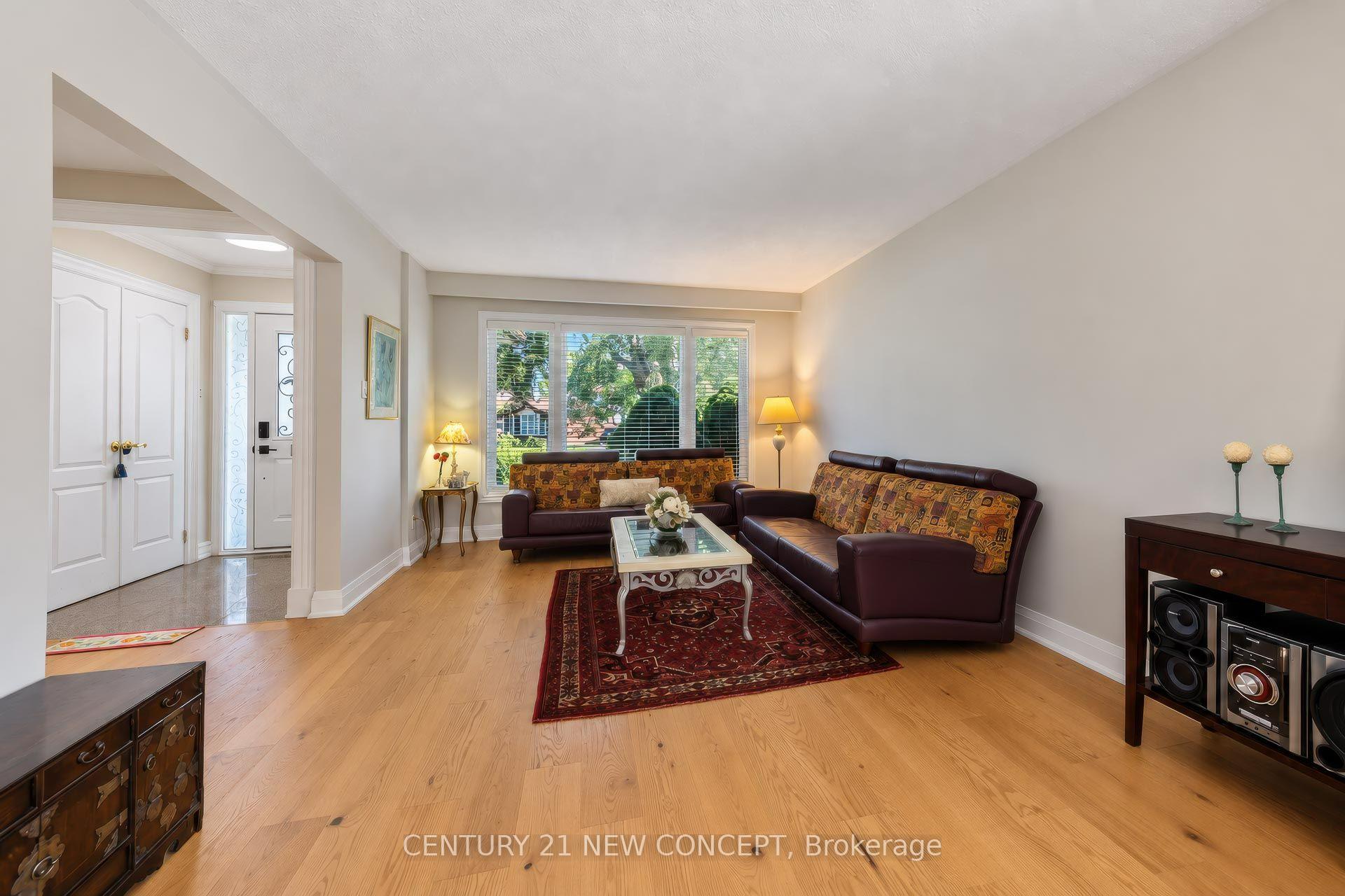 Photo 4 of 82 Keyworth Trail, Scarborough, Agincourt South-Malvern West — HOMEH
