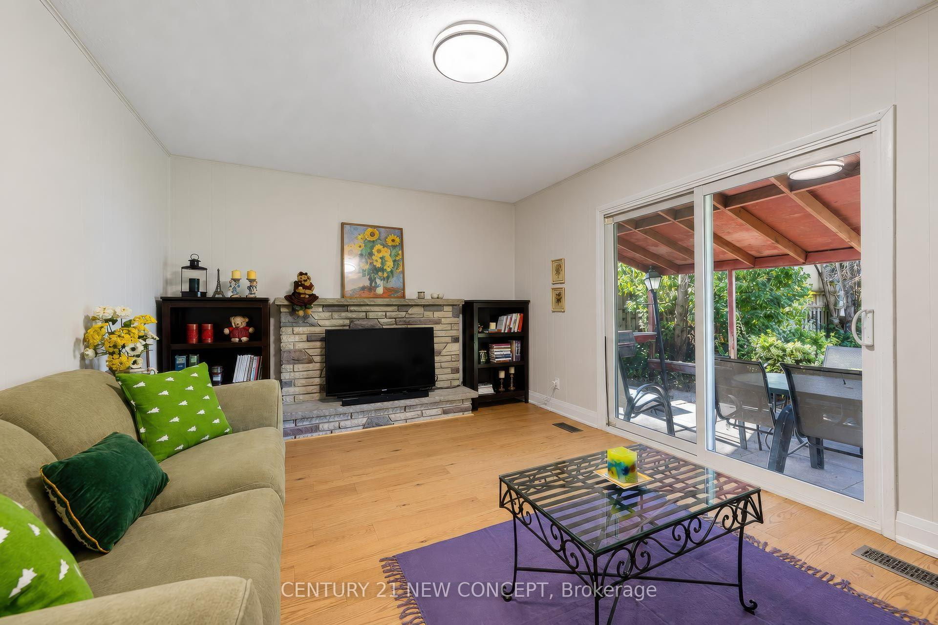 Photo 8 of 82 Keyworth Trail, Scarborough, Agincourt South-Malvern West — HOMEH