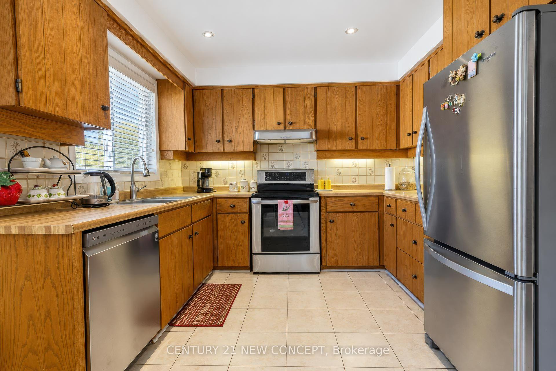 Photo 11 of 82 Keyworth Trail, Scarborough, Agincourt South-Malvern West — HOMEH