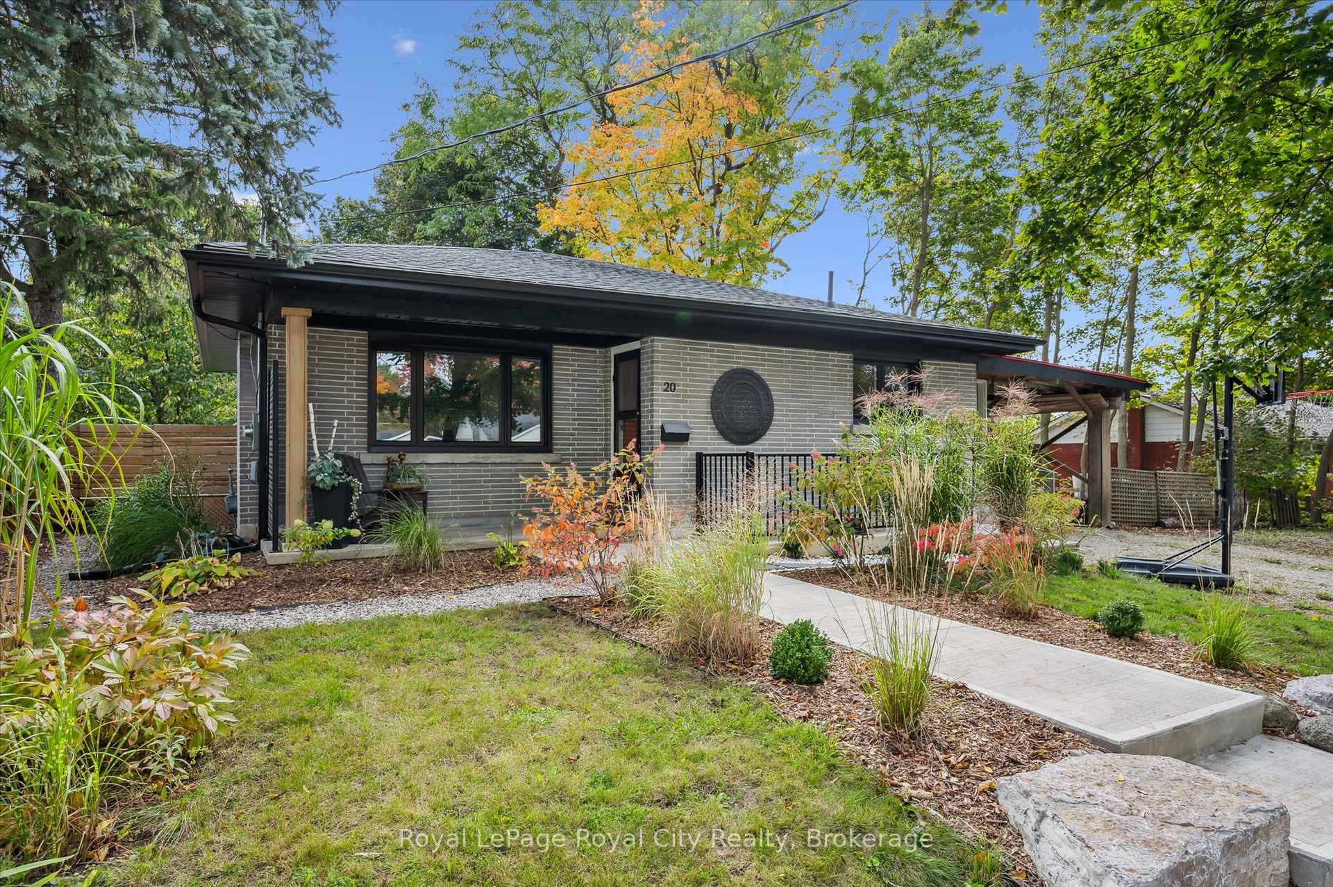Photo 1 of 20 Highview Place, Guelph, Exhibition Park — HOMEH