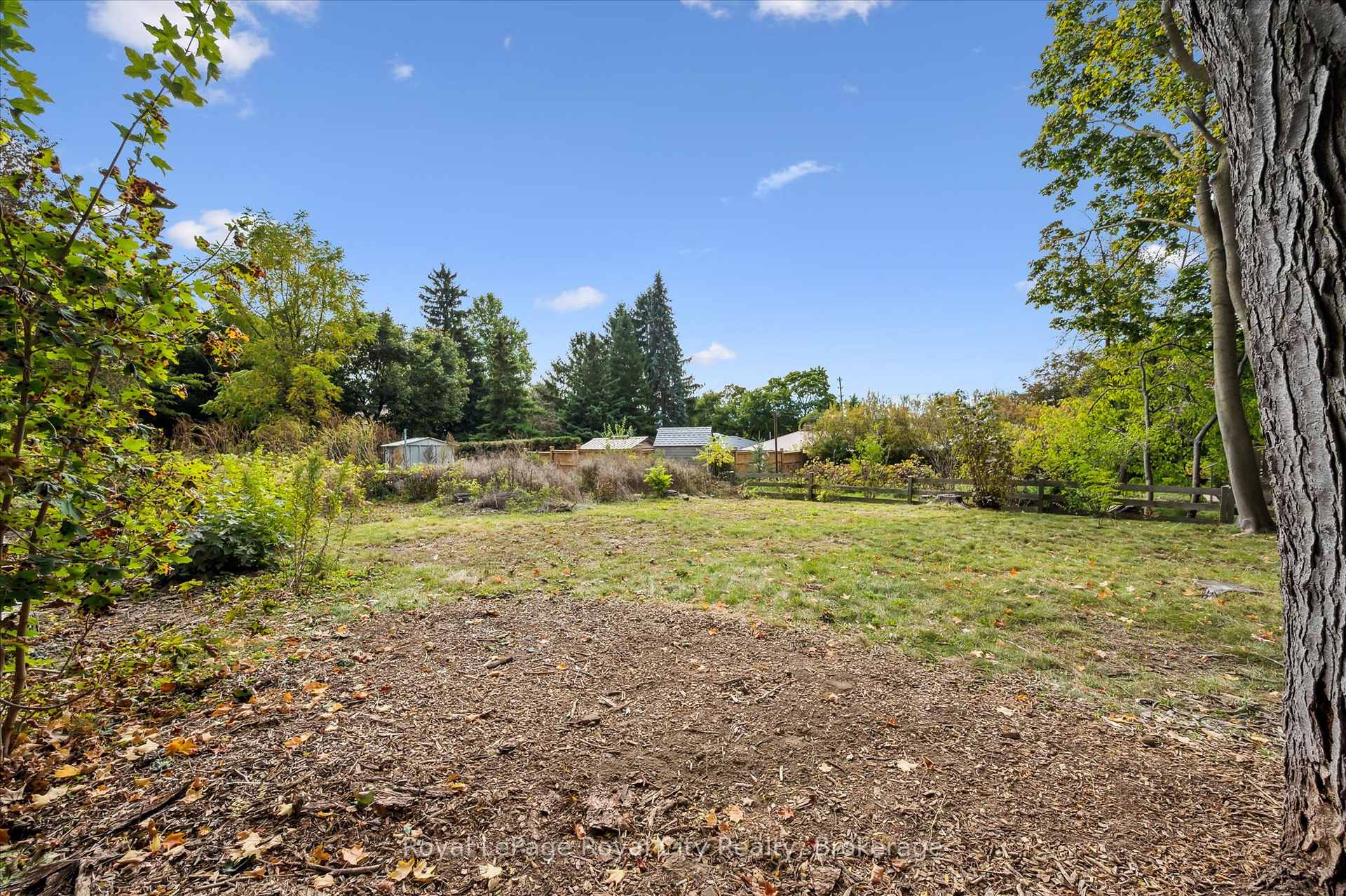 Photo 4 of 20 Highview Place, Guelph, Exhibition Park — HOMEH