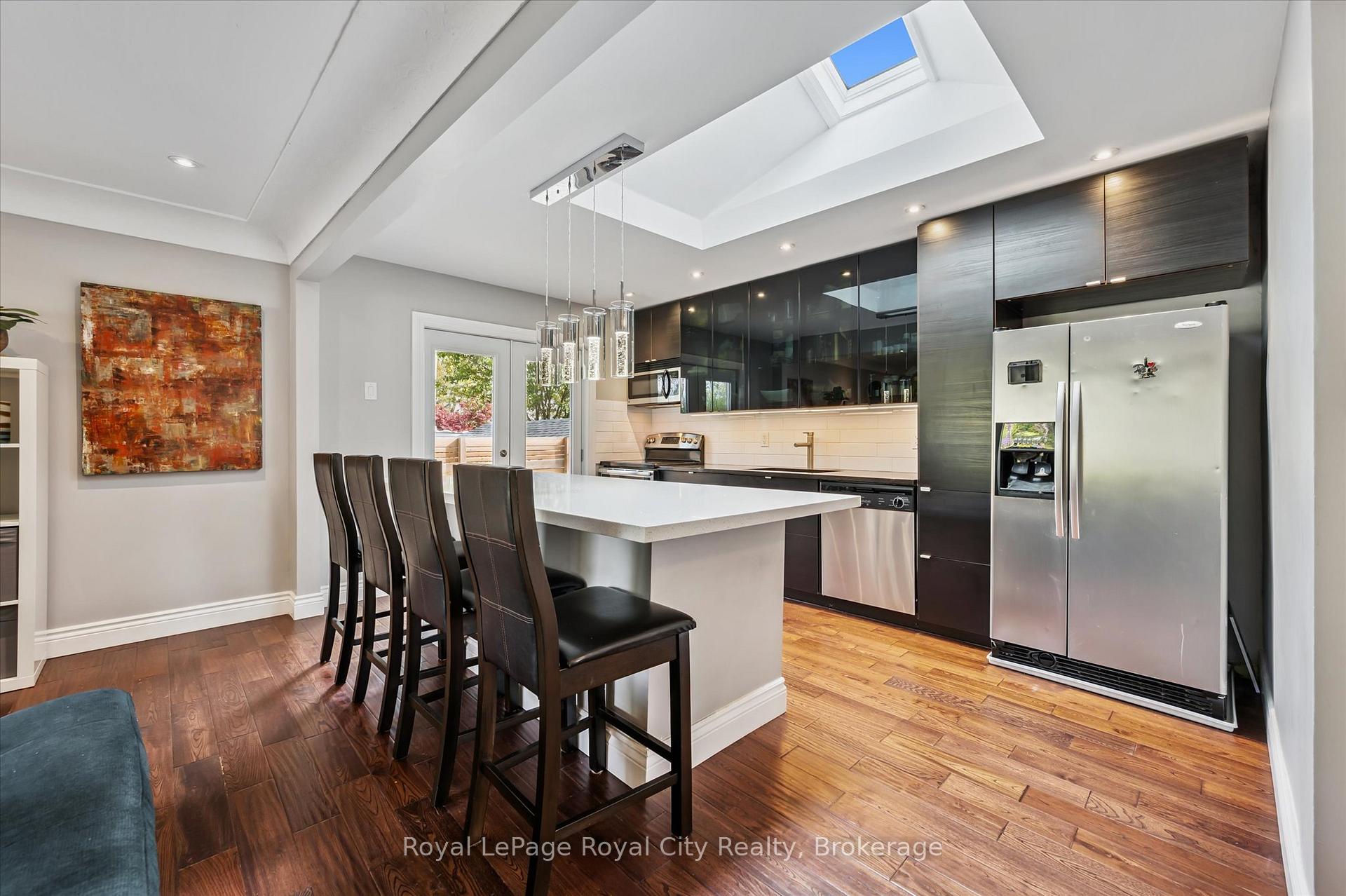 Photo 6 of 20 Highview Place, Guelph, Exhibition Park — HOMEH