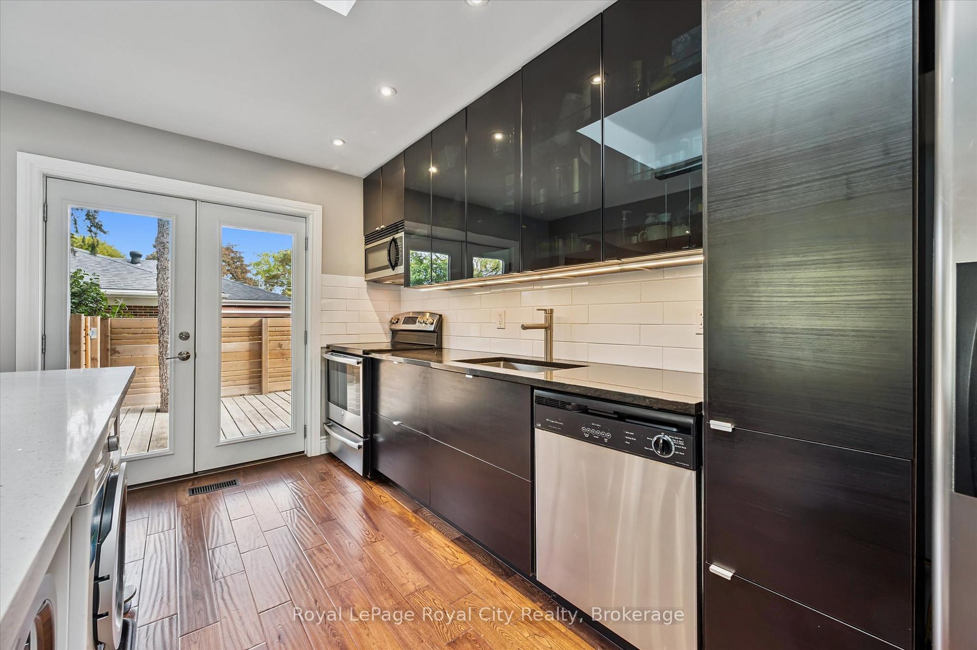 Photo 7 of 20 Highview Place, Guelph, Exhibition Park — HOMEH