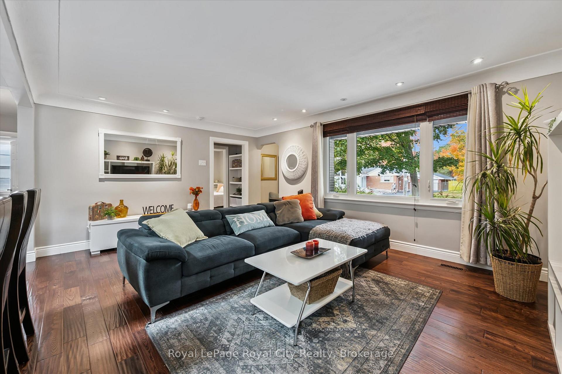 Photo 8 of 20 Highview Place, Guelph, Exhibition Park — HOMEH