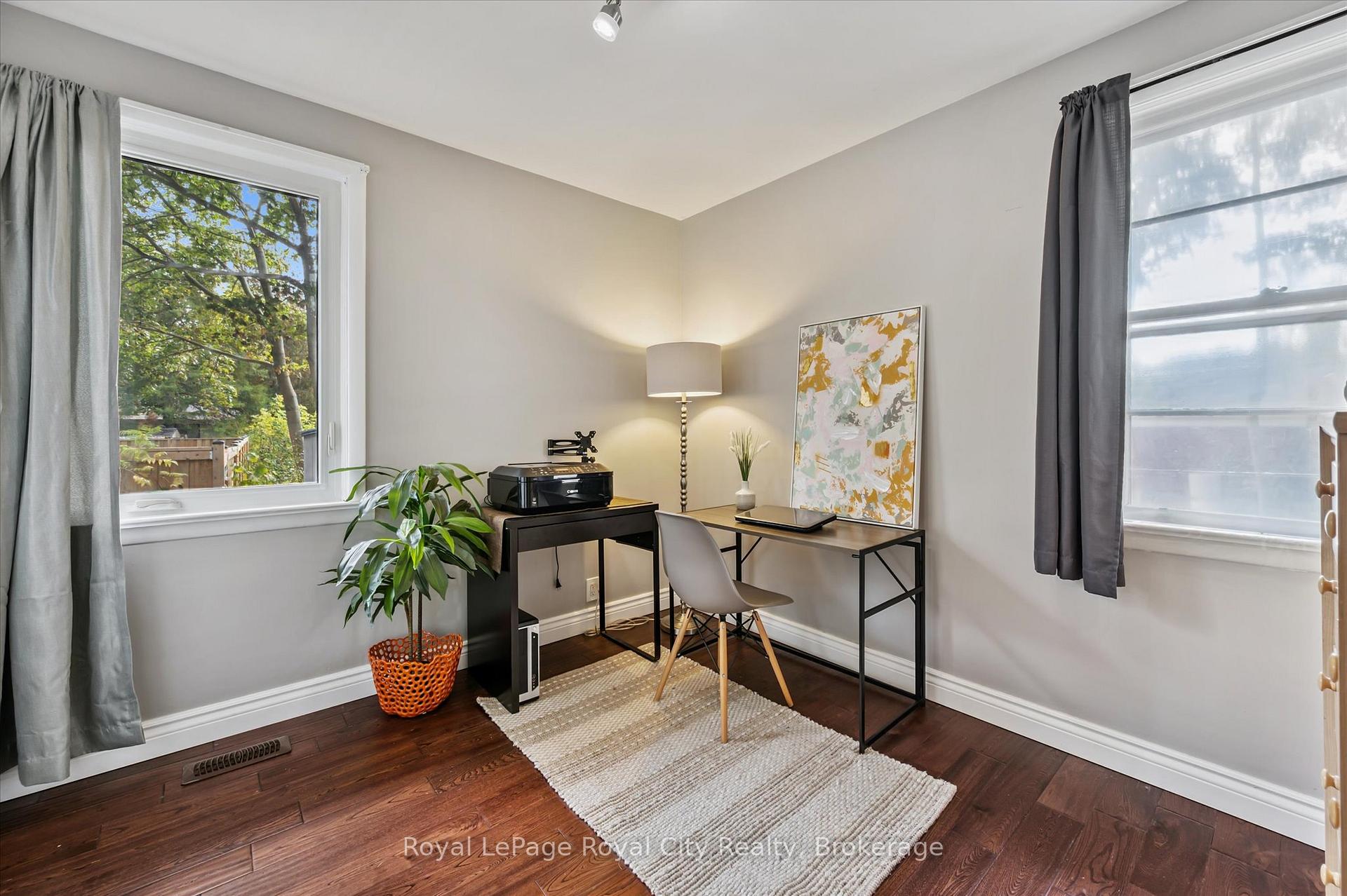 Photo 9 of 20 Highview Place, Guelph, Exhibition Park — HOMEH
