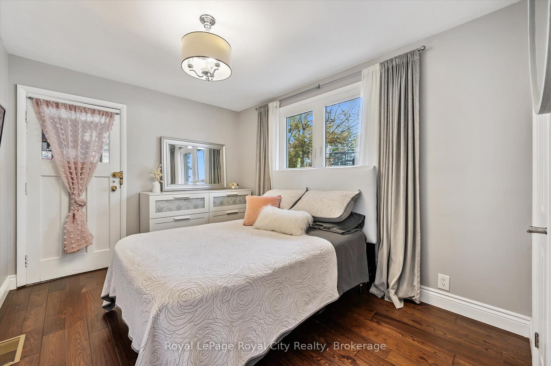 Photo 11 of 20 Highview Place, Guelph, Exhibition Park — HOMEH