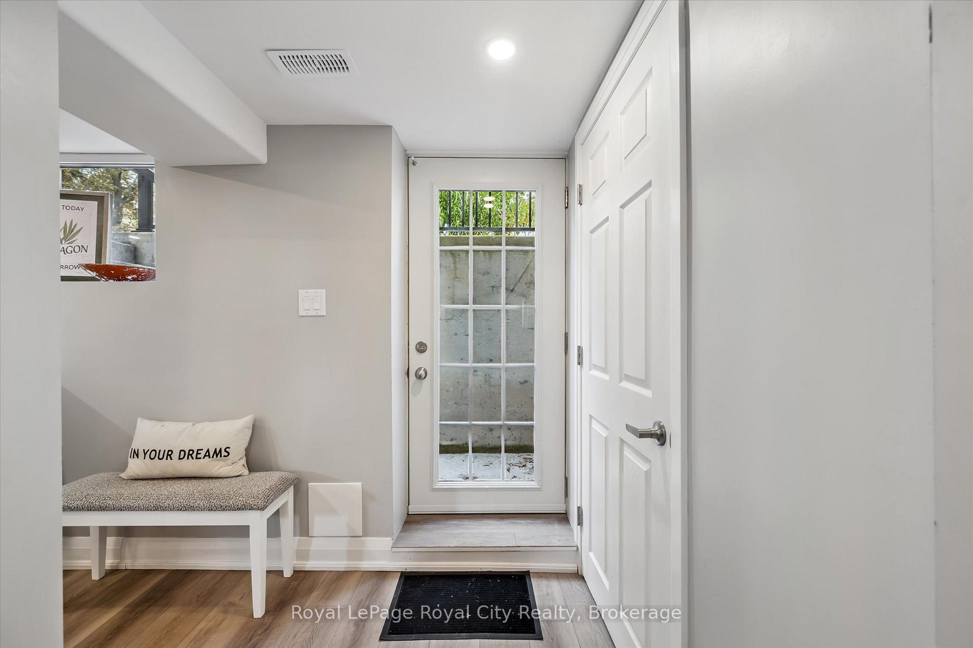 Photo 13 of 20 Highview Place, Guelph, Exhibition Park — HOMEH