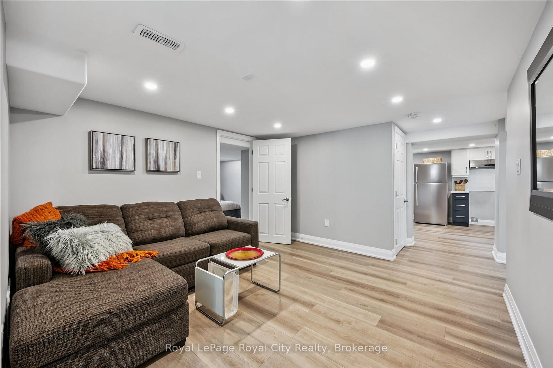 Photo 16 of 20 Highview Place, Guelph, Exhibition Park — HOMEH