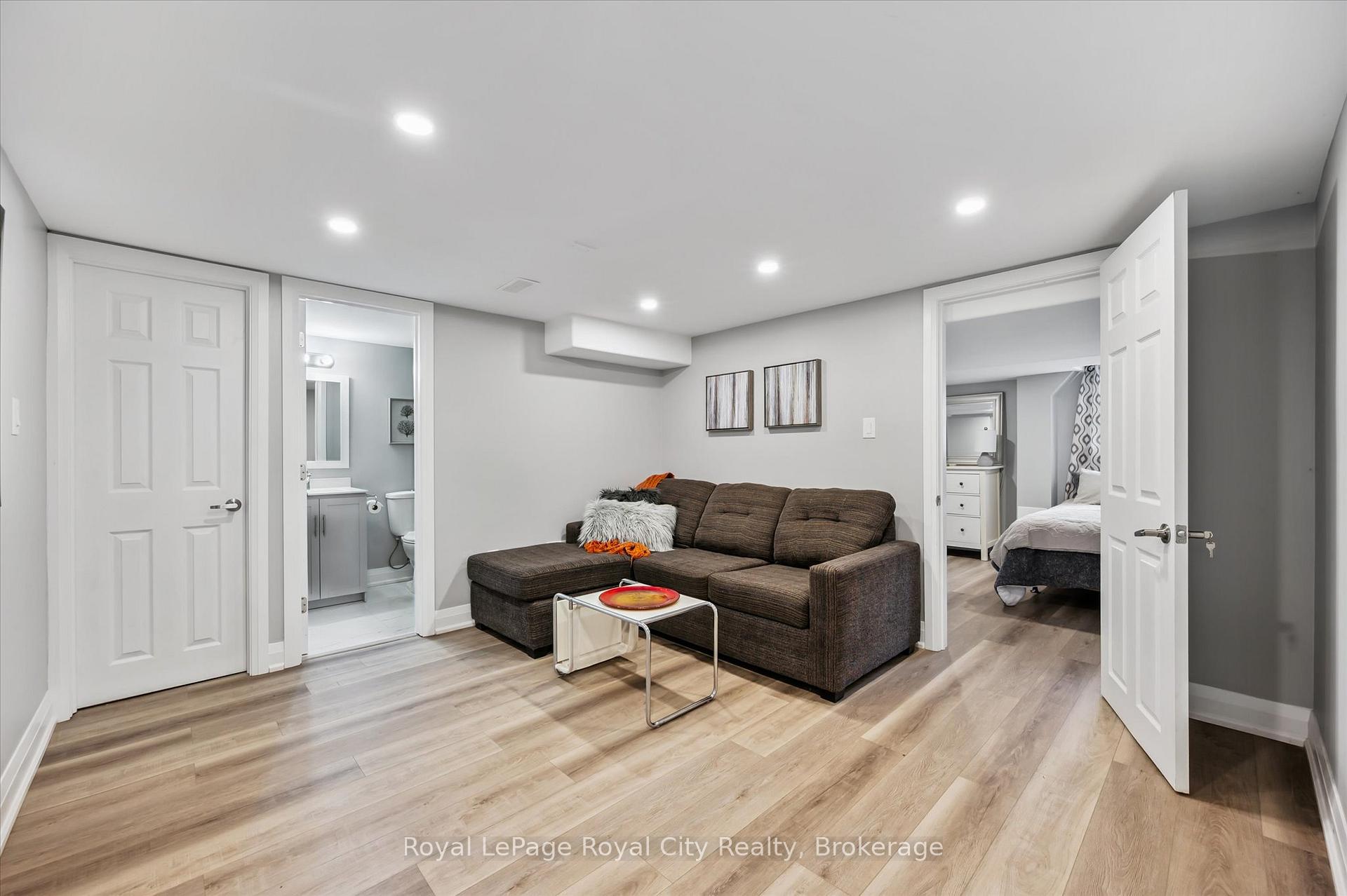 Photo 17 of 20 Highview Place, Guelph, Exhibition Park — HOMEH