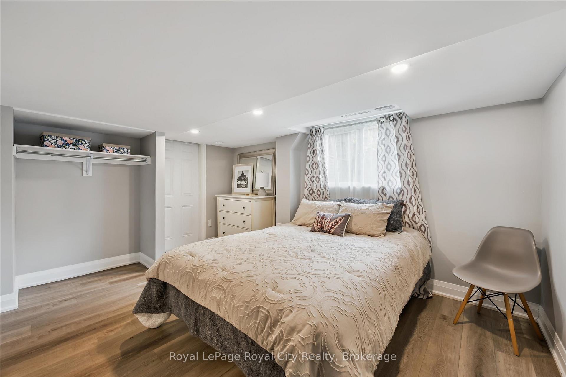 Photo 18 of 20 Highview Place, Guelph, Exhibition Park — HOMEH