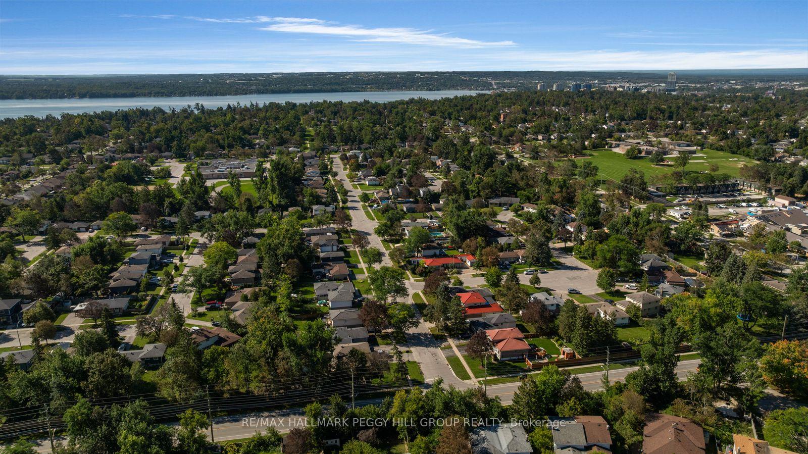 Photo 2 of 46 College Crescent, Barrie, Grove East — HOMEH