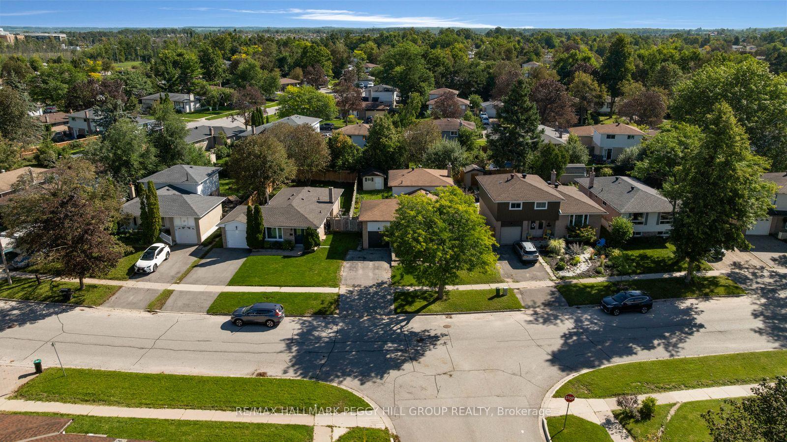 Photo 13 of 46 College Crescent, Barrie, Grove East — HOMEH