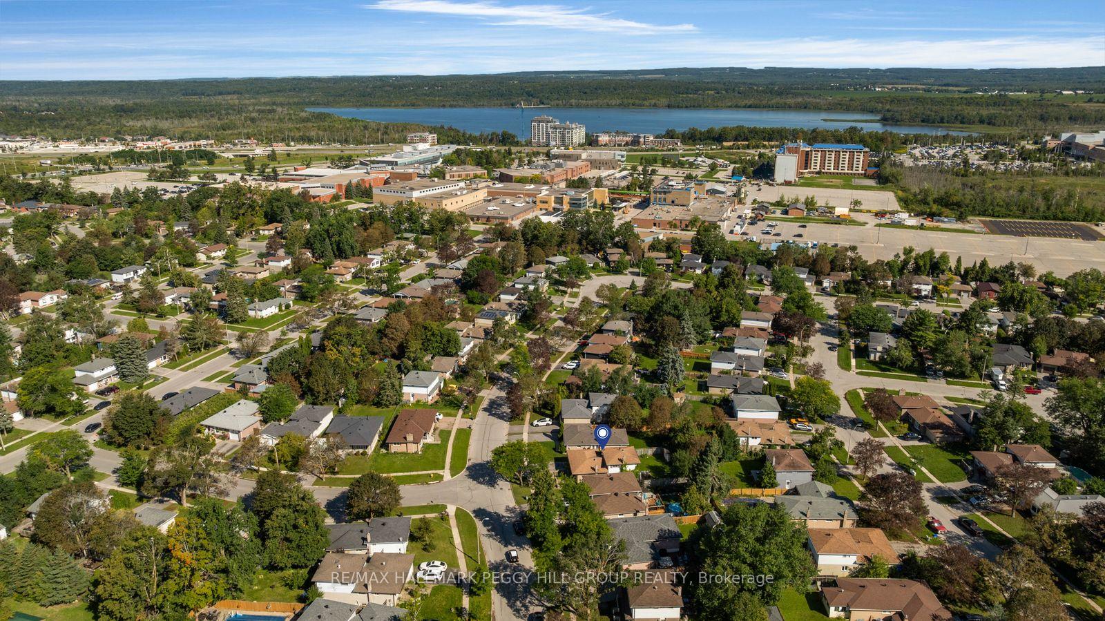 Photo 14 of 46 College Crescent, Barrie, Grove East — HOMEH