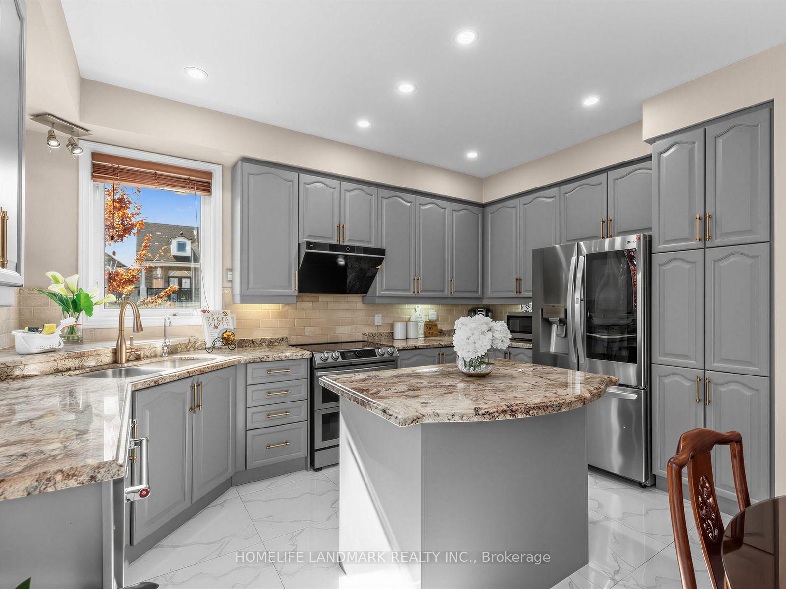 Photo 9 of 72 Vandervoort Drive, Richmond Hill, Jefferson — HOMEH