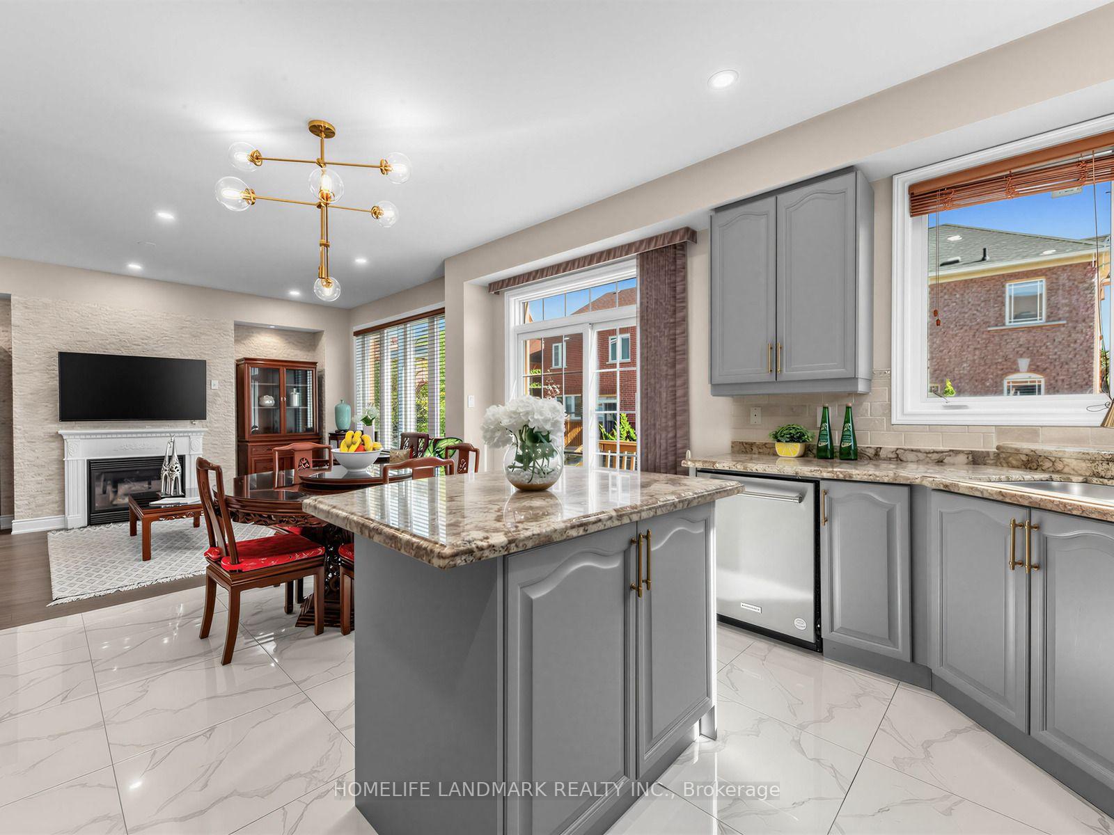 Photo 11 of 72 Vandervoort Drive, Richmond Hill, Jefferson — HOMEH