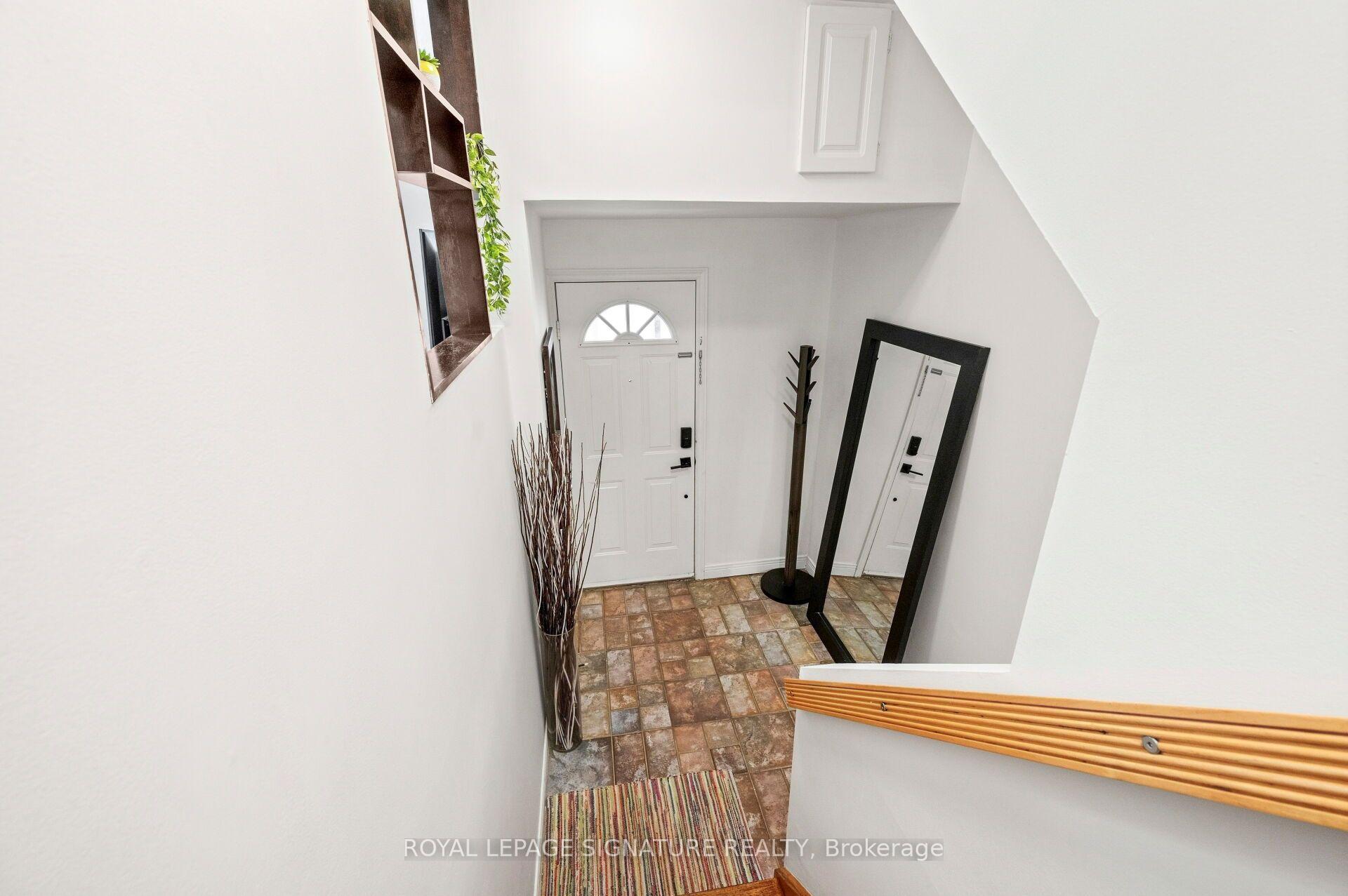Photo 4 of Unit 132, 1221 Dundix Road, Mississauga, Applewood — HOMEH