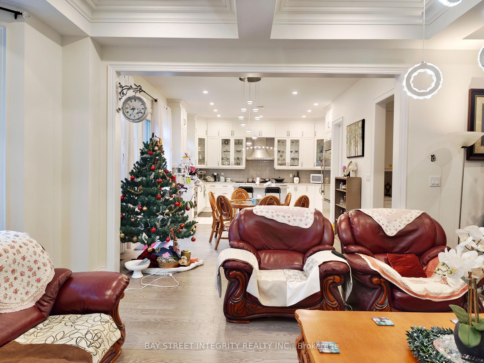 Photo 2 of 211 Hillsview Drive, Richmond Hill, Observatory — HOMEH