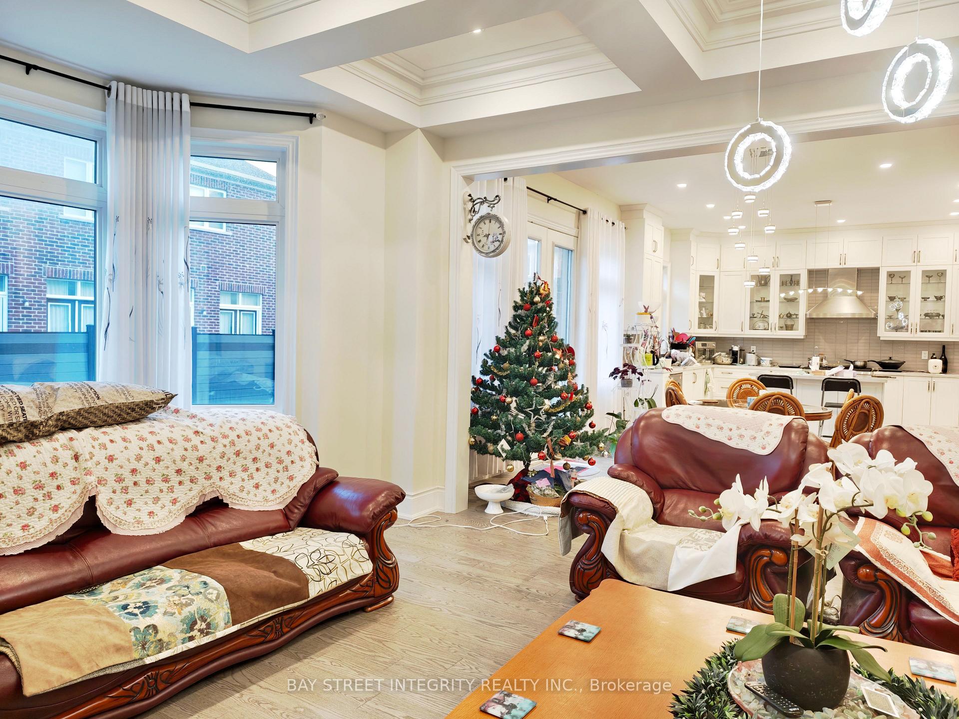 Photo 3 of 211 Hillsview Drive, Richmond Hill, Observatory — HOMEH
