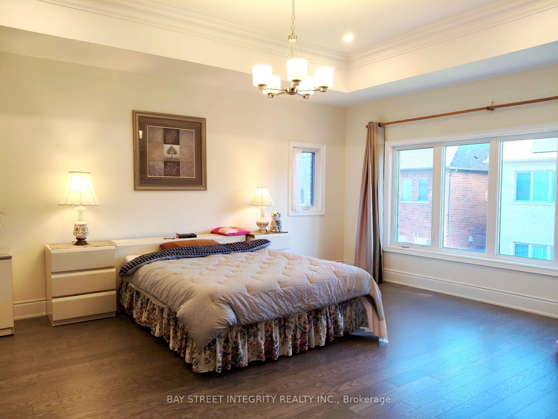 Photo 10 of 211 Hillsview Drive, Richmond Hill, Observatory — HOMEH