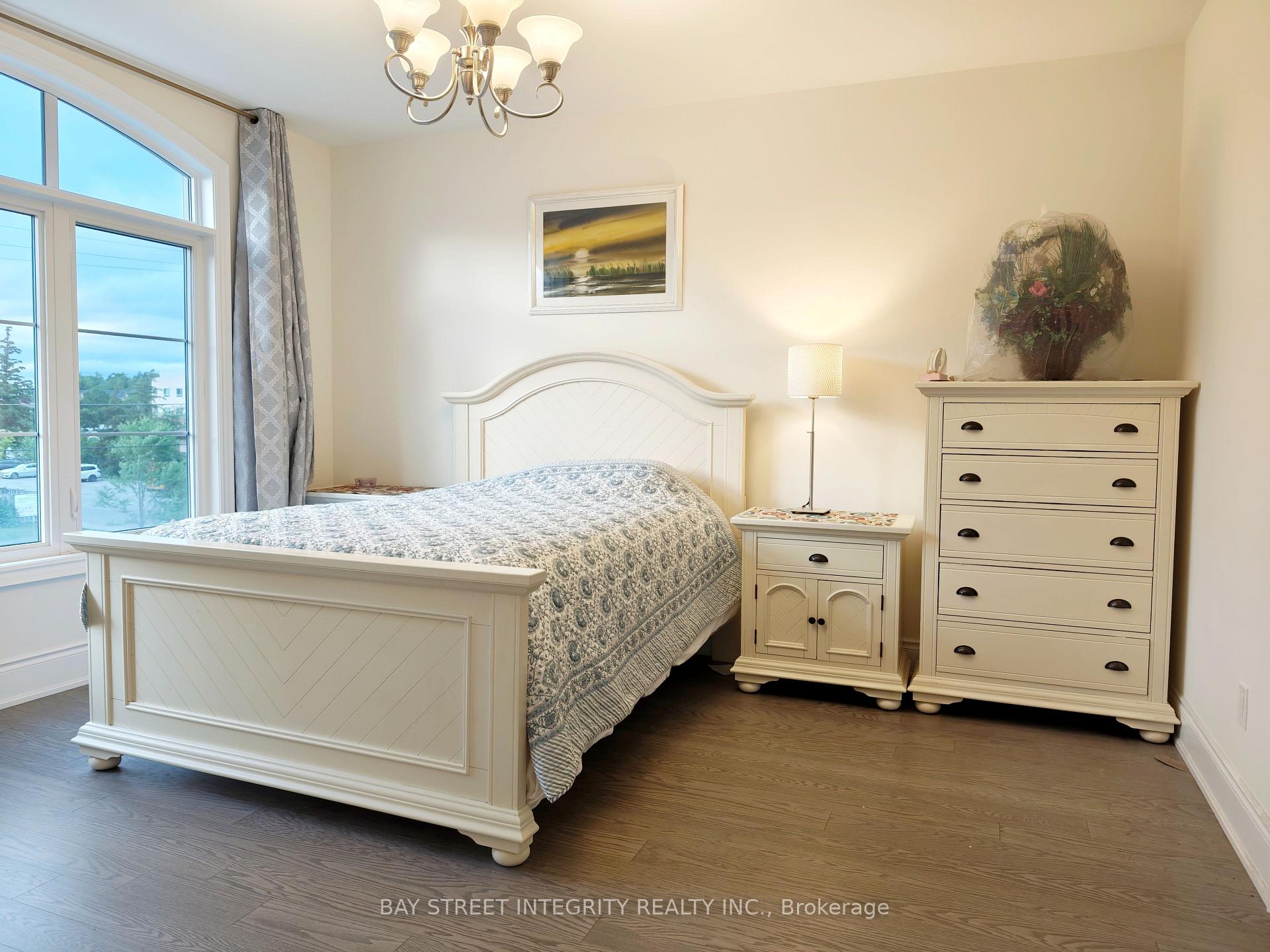 Photo 11 of 211 Hillsview Drive, Richmond Hill, Observatory — HOMEH