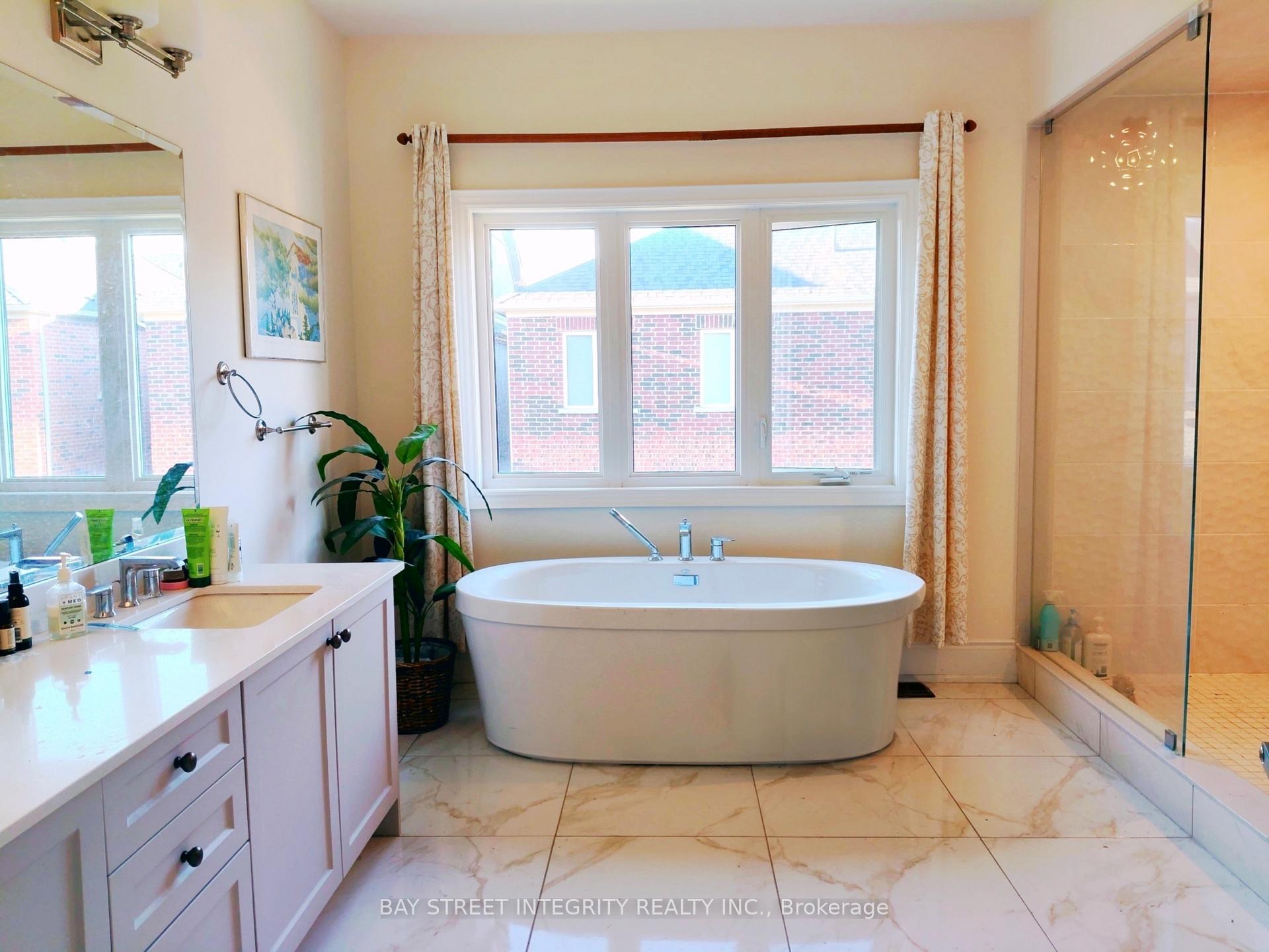 Photo 15 of 211 Hillsview Drive, Richmond Hill, Observatory — HOMEH