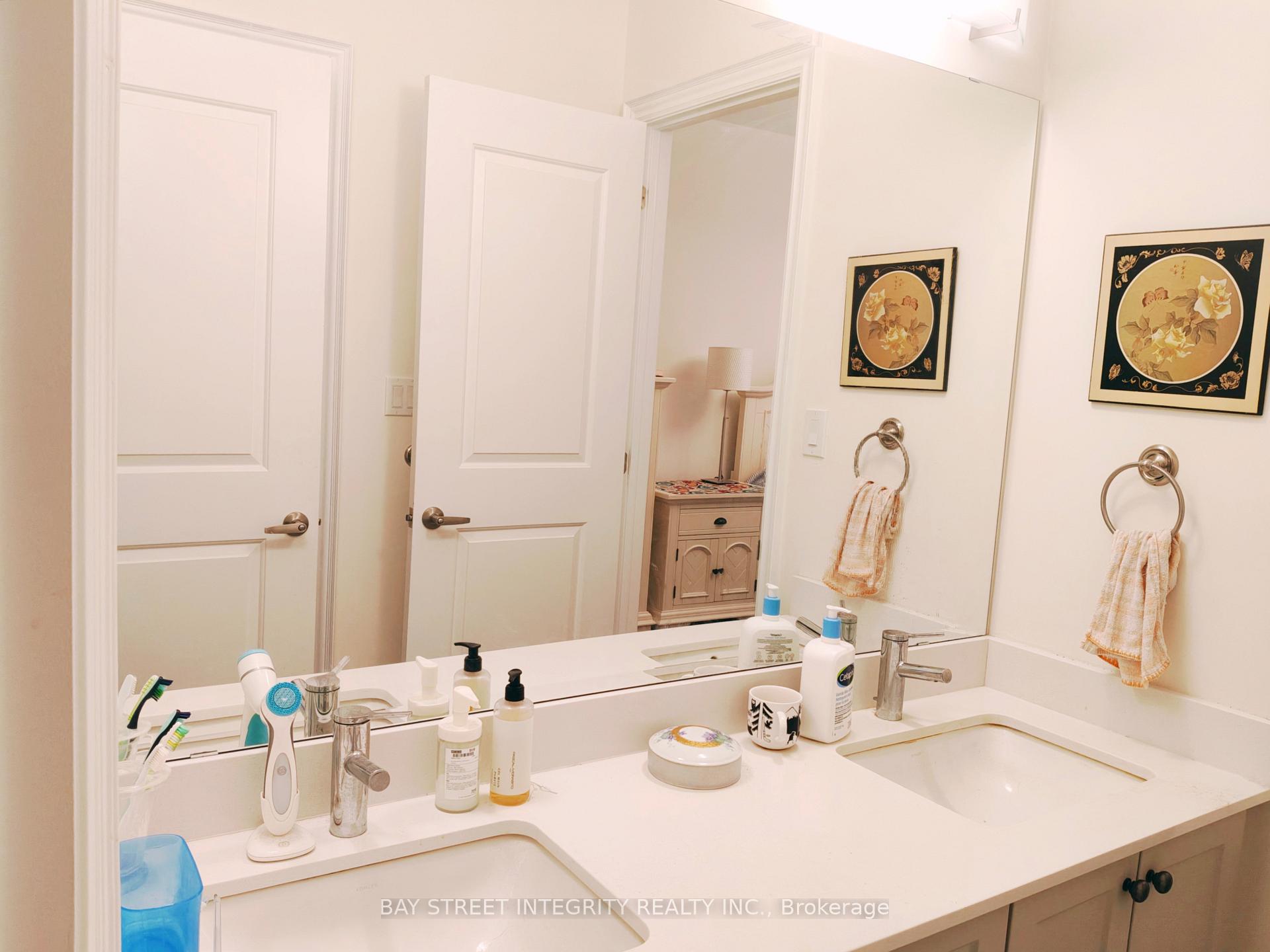 Photo 16 of 211 Hillsview Drive, Richmond Hill, Observatory — HOMEH