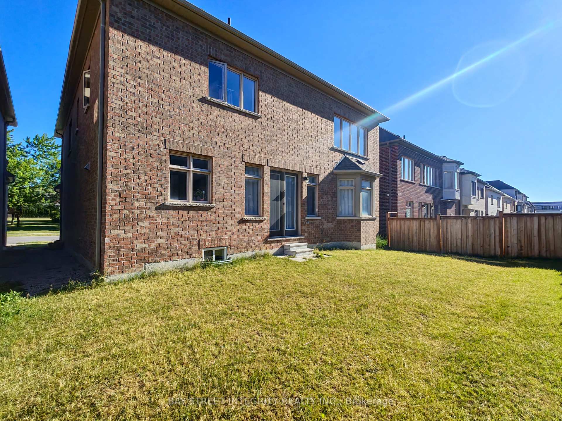 Photo 20 of 211 Hillsview Drive, Richmond Hill, Observatory — HOMEH