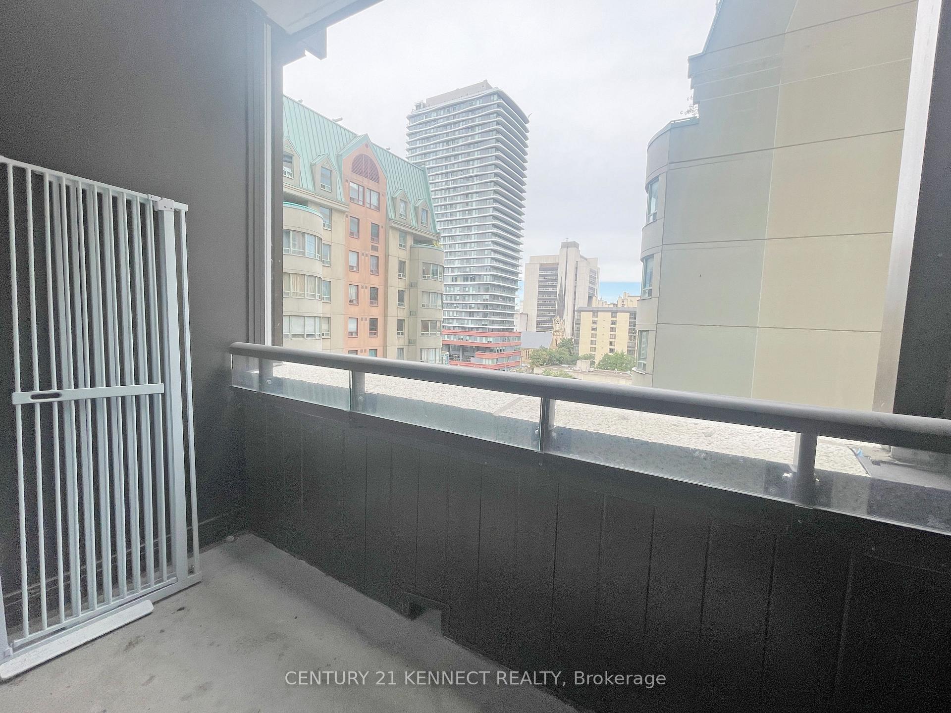 Photo 13 of Unit 720, 238 Simcoe Street, Toronto, Kensington-Chinatown — HOMEH