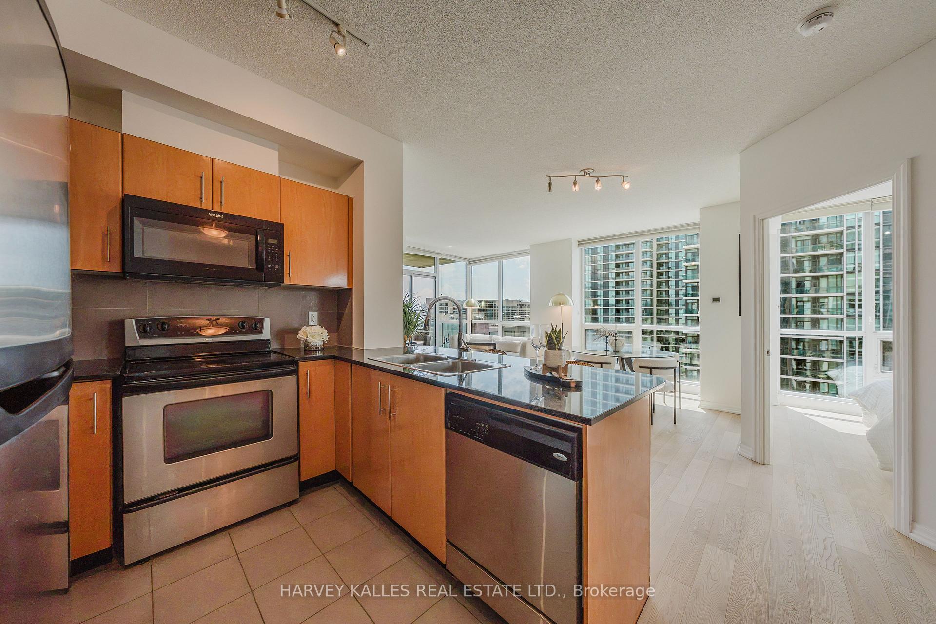 Photo 12 of Unit 3211, 16 Yonge Street, Toronto, Waterfront Communities — HOMEH