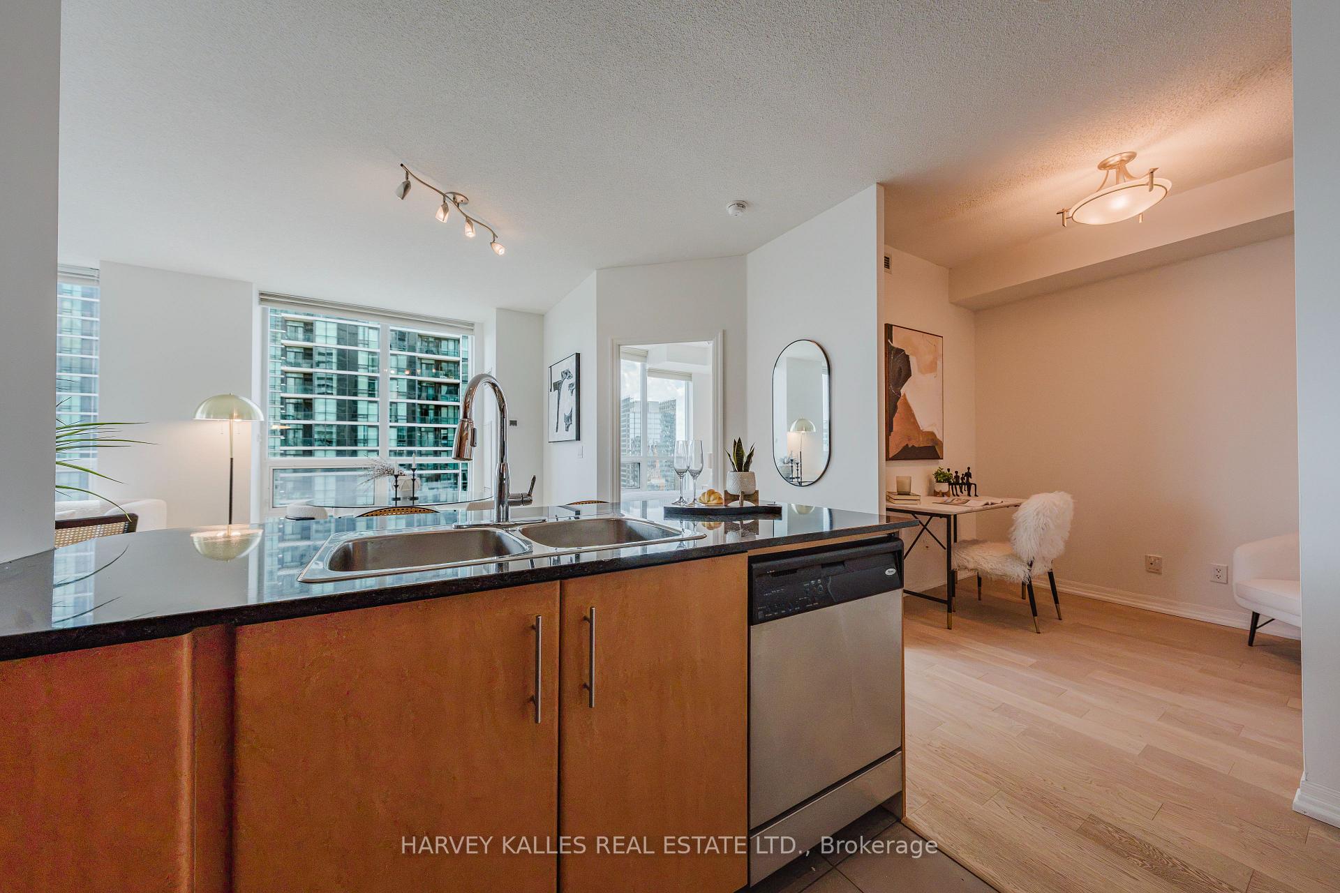 Photo 16 of Unit 3211, 16 Yonge Street, Toronto, Waterfront Communities — HOMEH