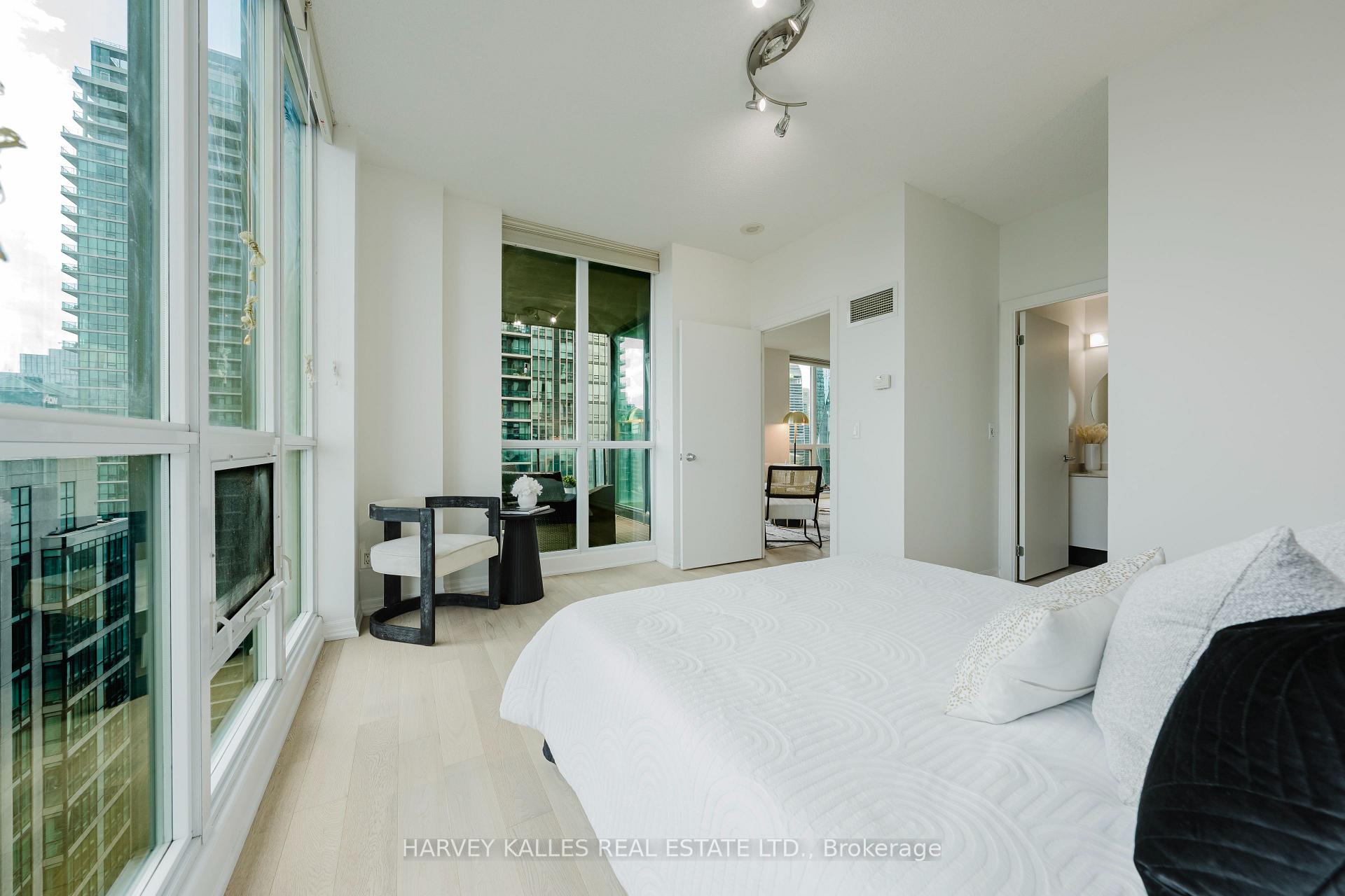 Photo 27 of Unit 3211, 16 Yonge Street, Toronto, Waterfront Communities — HOMEH