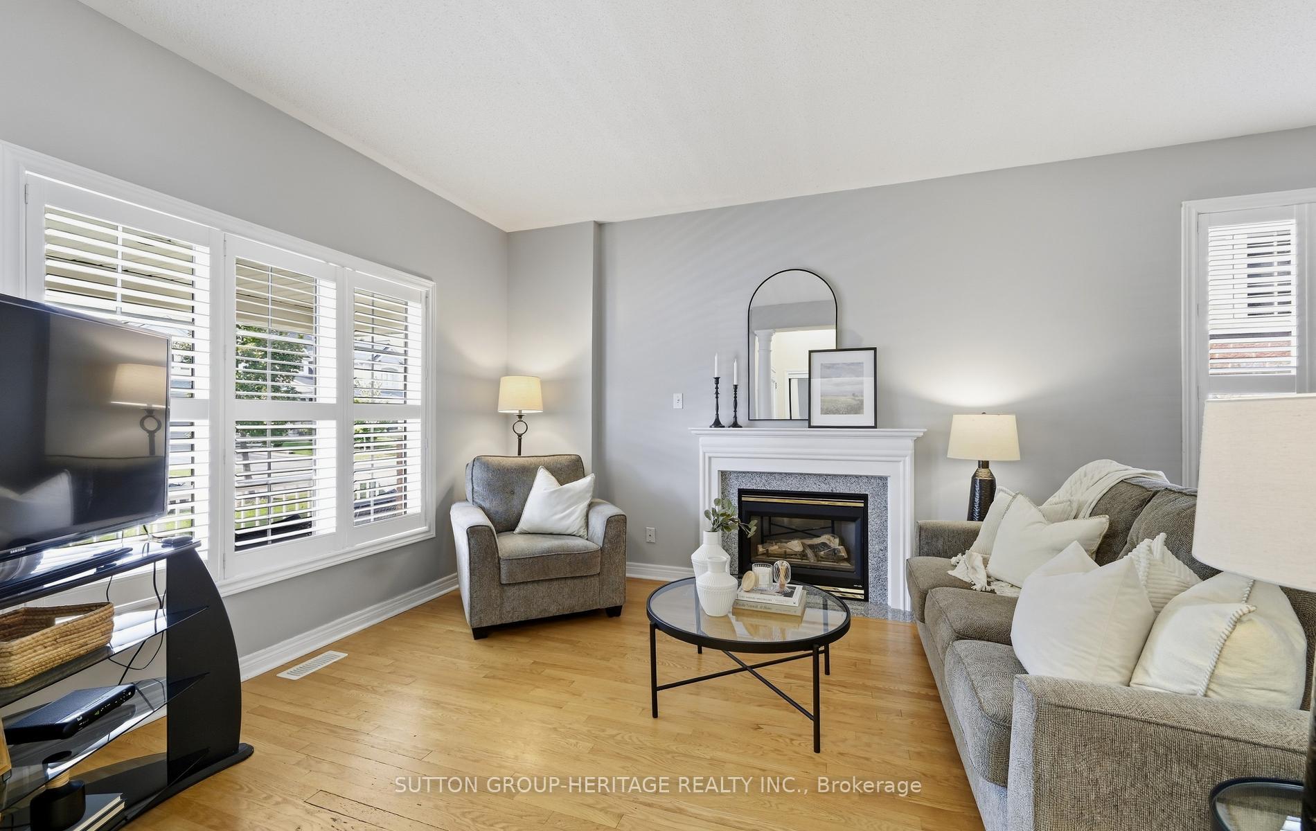 Photo 4 of 35 Kimberly Drive, Whitby, Brooklin — HOMEH