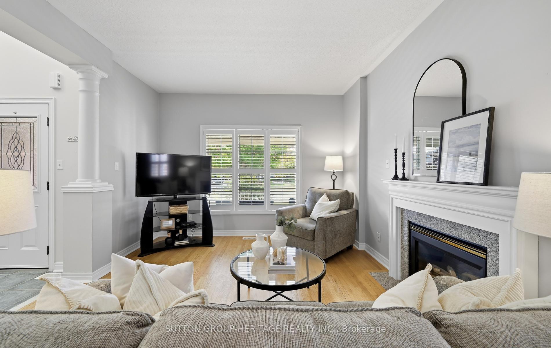 Photo 5 of 35 Kimberly Drive, Whitby, Brooklin — HOMEH