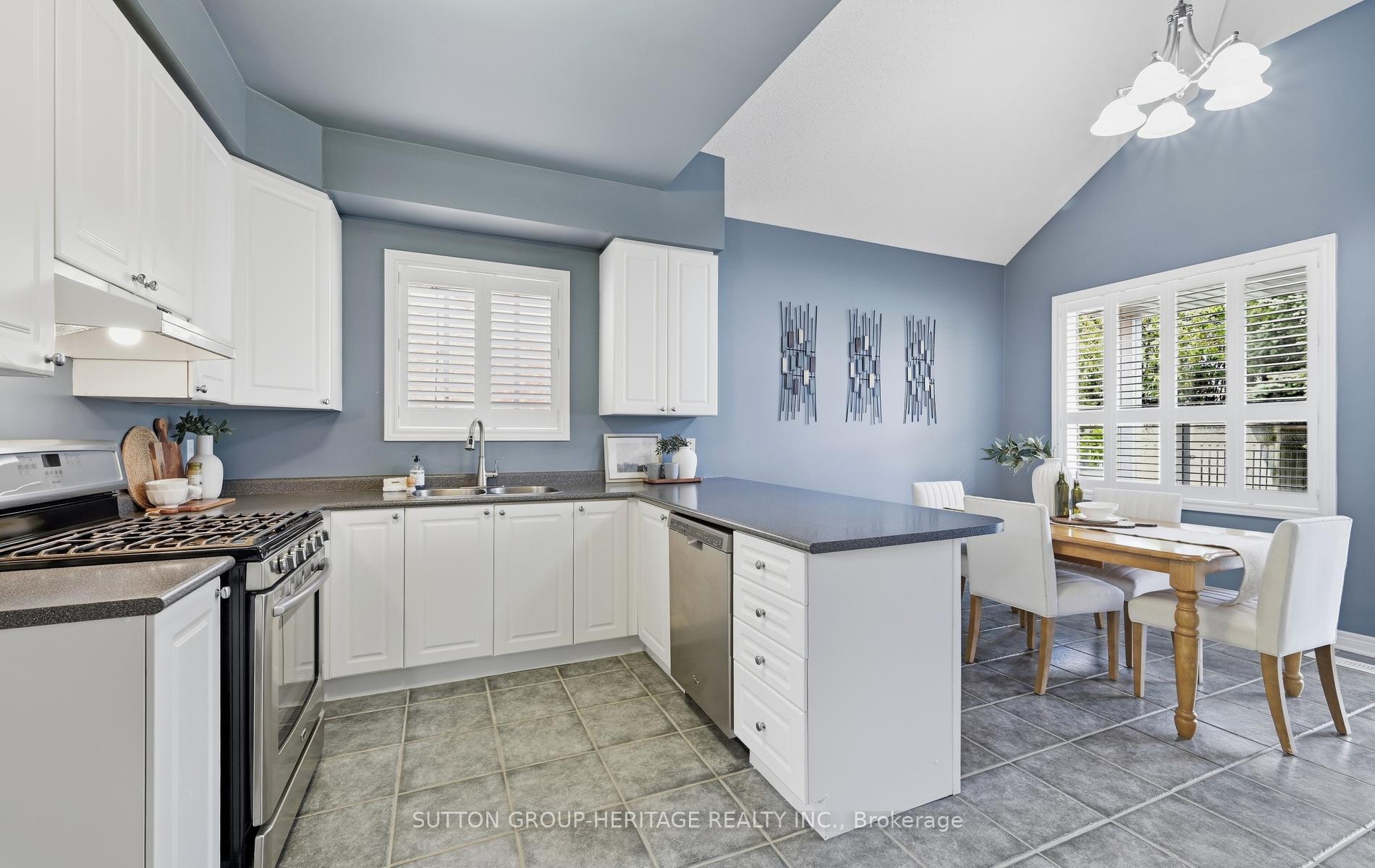 Photo 8 of 35 Kimberly Drive, Whitby, Brooklin — HOMEH