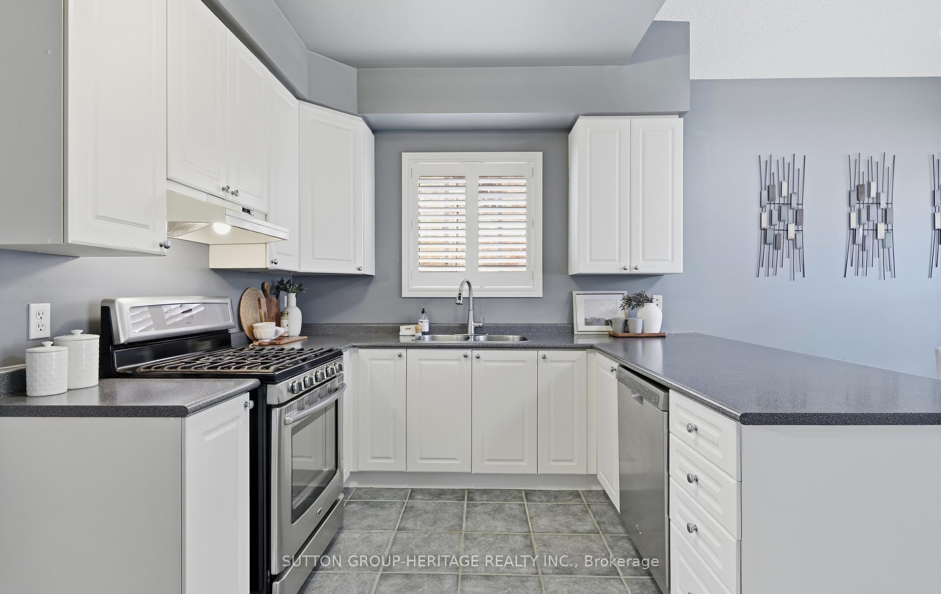 Photo 9 of 35 Kimberly Drive, Whitby, Brooklin — HOMEH