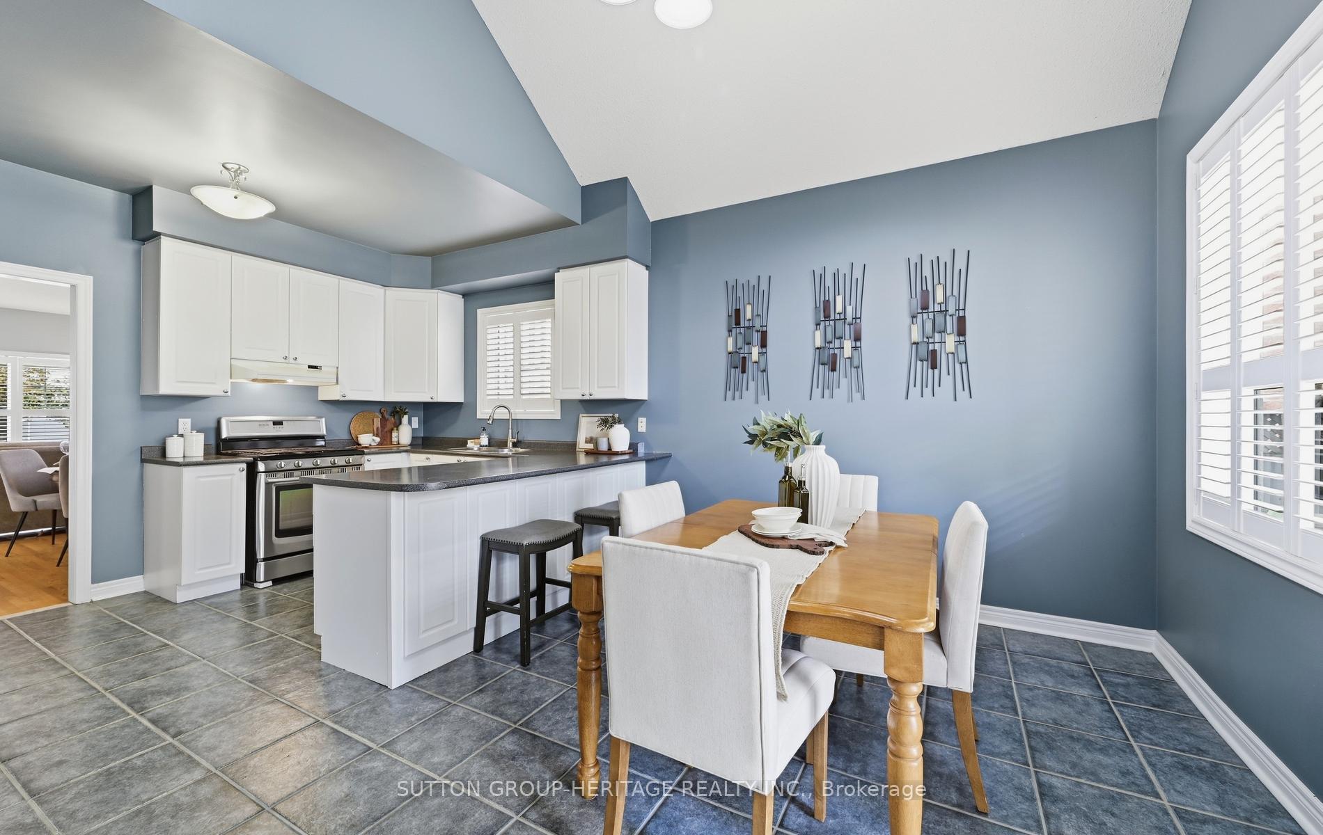 Photo 10 of 35 Kimberly Drive, Whitby, Brooklin — HOMEH
