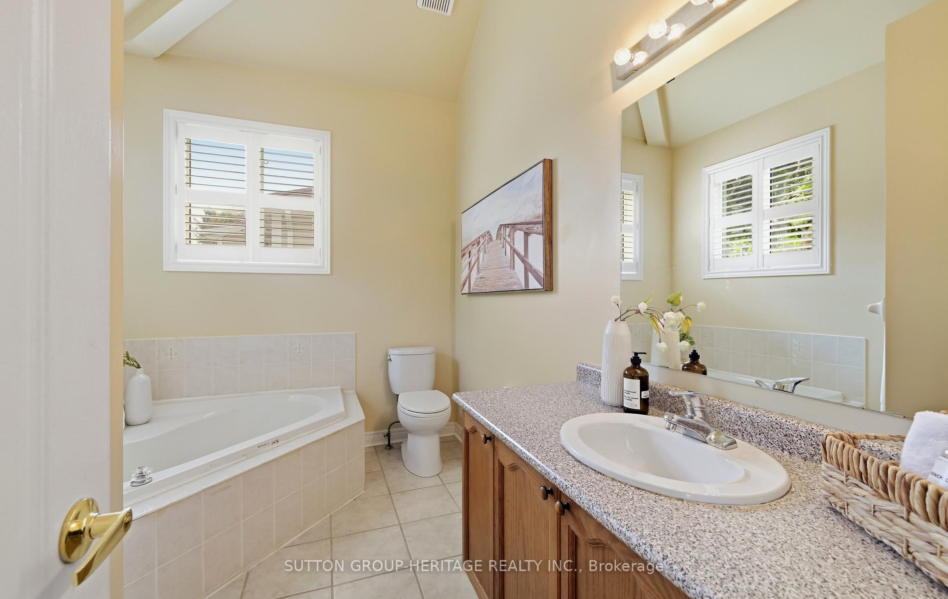 Photo 14 of 35 Kimberly Drive, Whitby, Brooklin — HOMEH