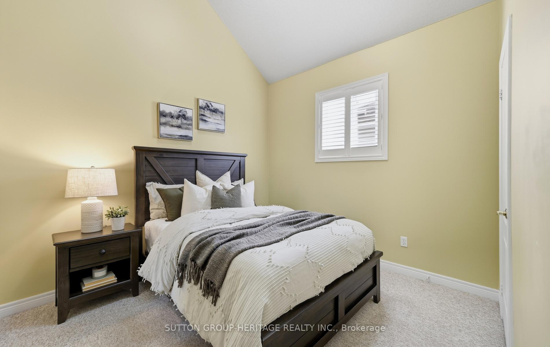 Photo 17 of 35 Kimberly Drive, Whitby, Brooklin — HOMEH