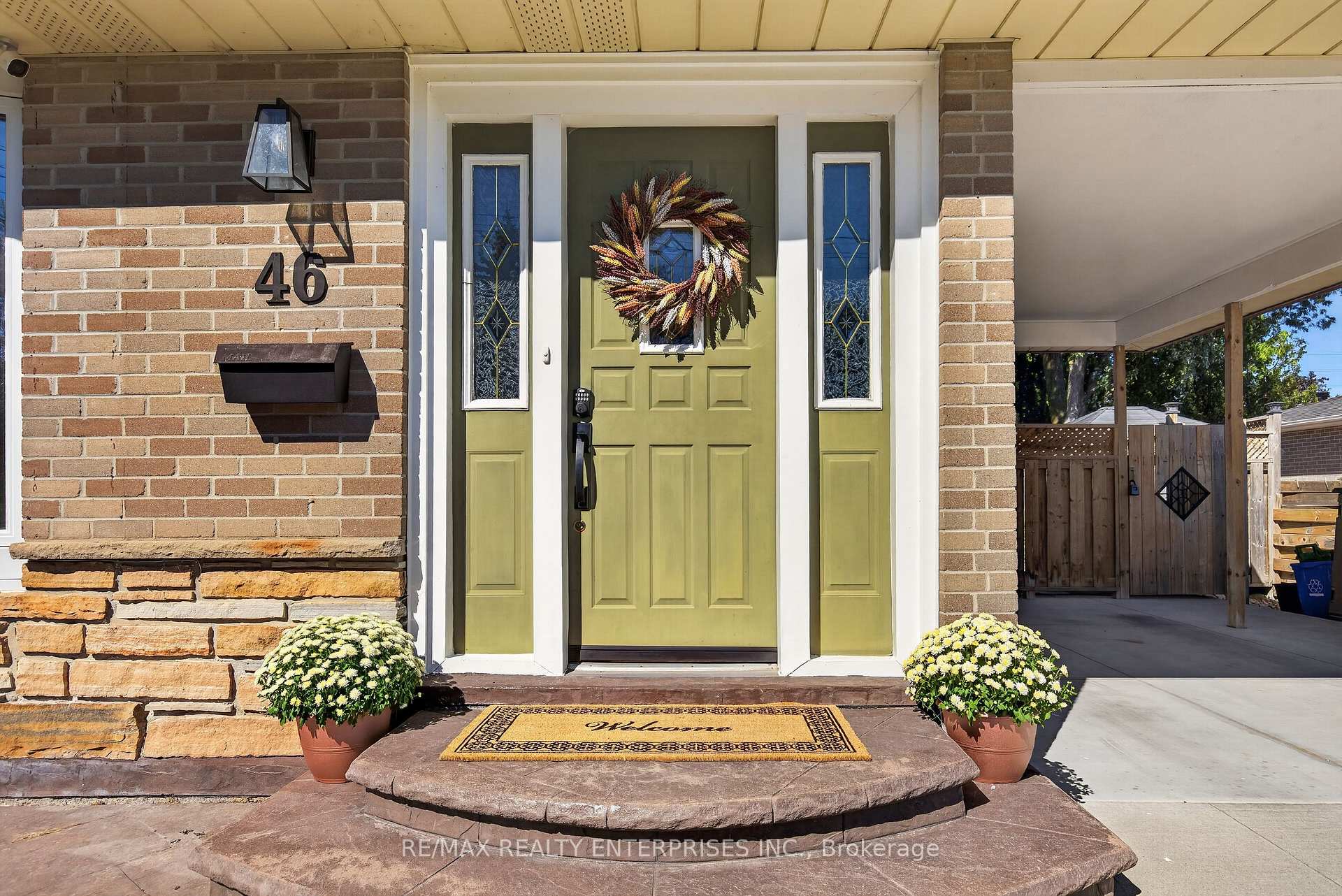 Photo 3 of 46 Marilyn Crescent, Halton Hills, Georgetown — HOMEH