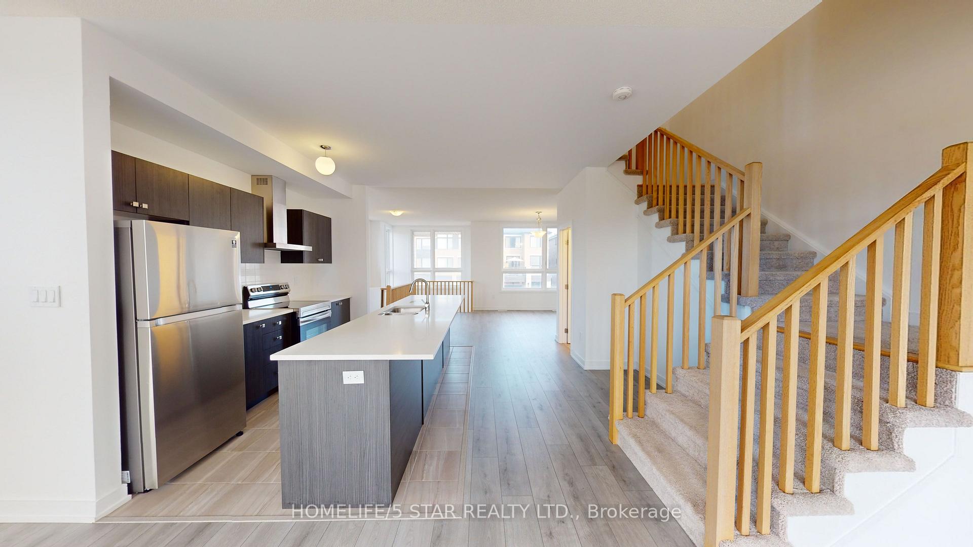 Photo 4 of 143 Blue Forest Crescent, Barrie, Innis-Shore — HOMEH