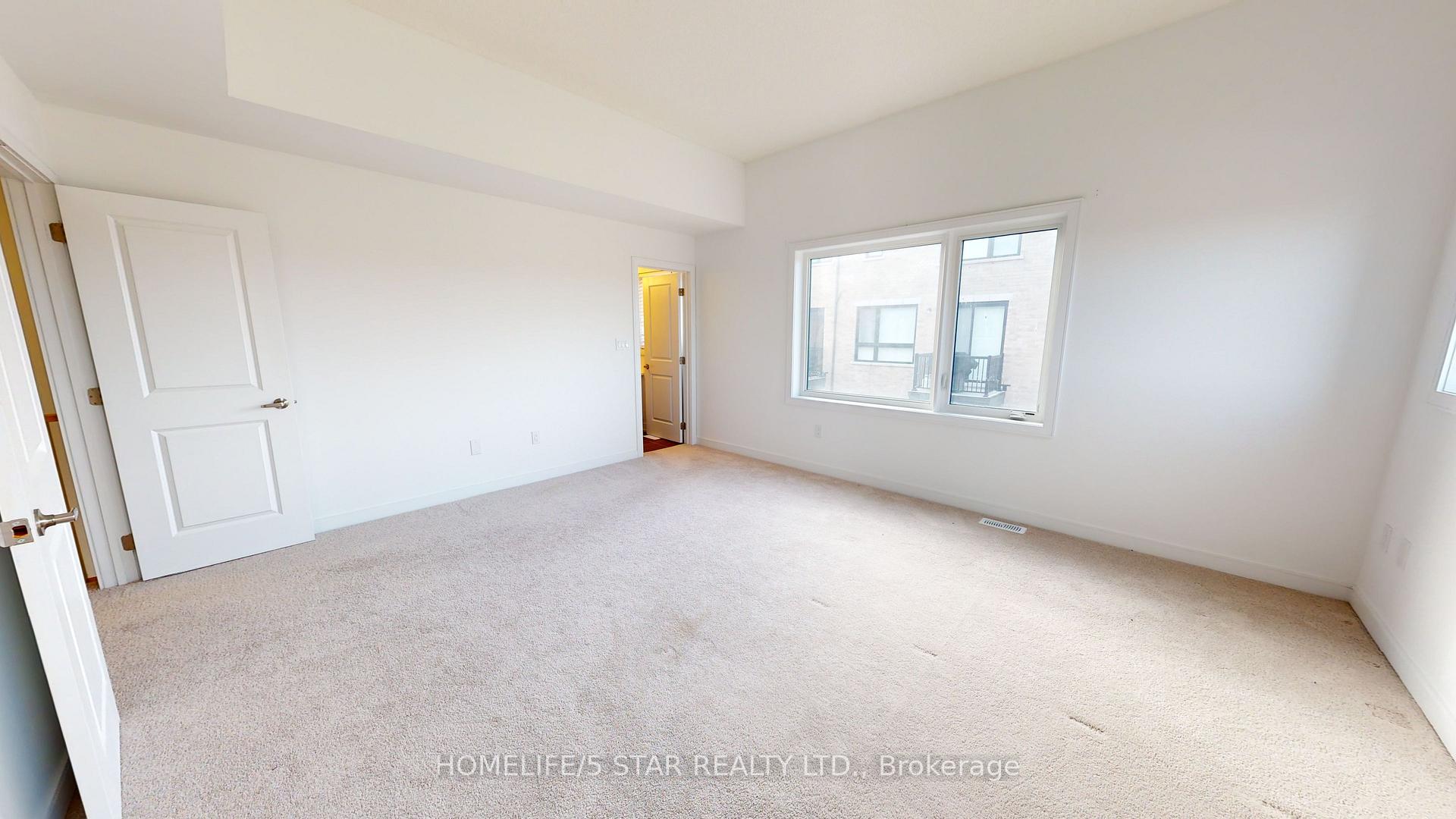 Photo 8 of 143 Blue Forest Crescent, Barrie, Innis-Shore — HOMEH
